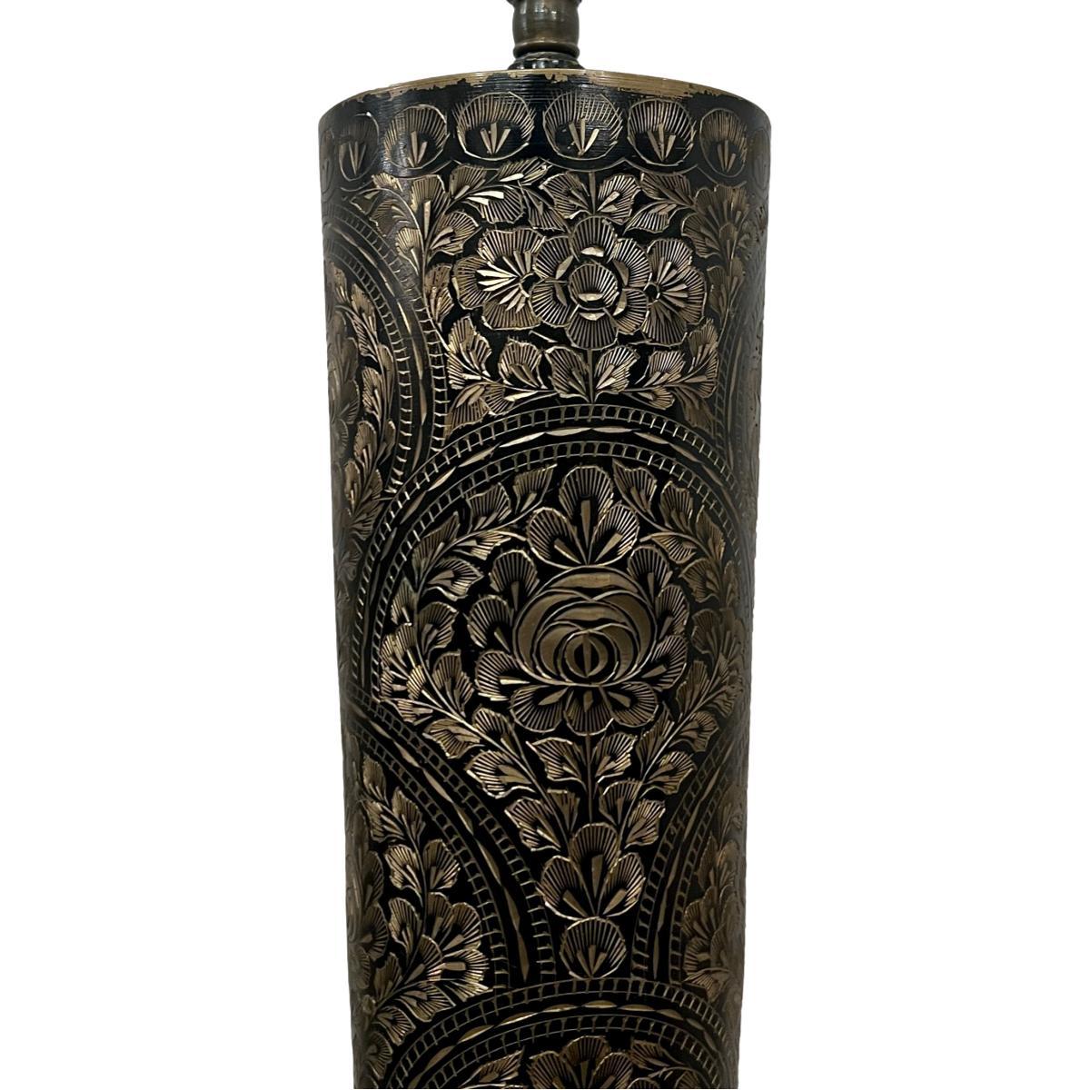 Turco Coppia di lampade in bronzo inciso in vendita
