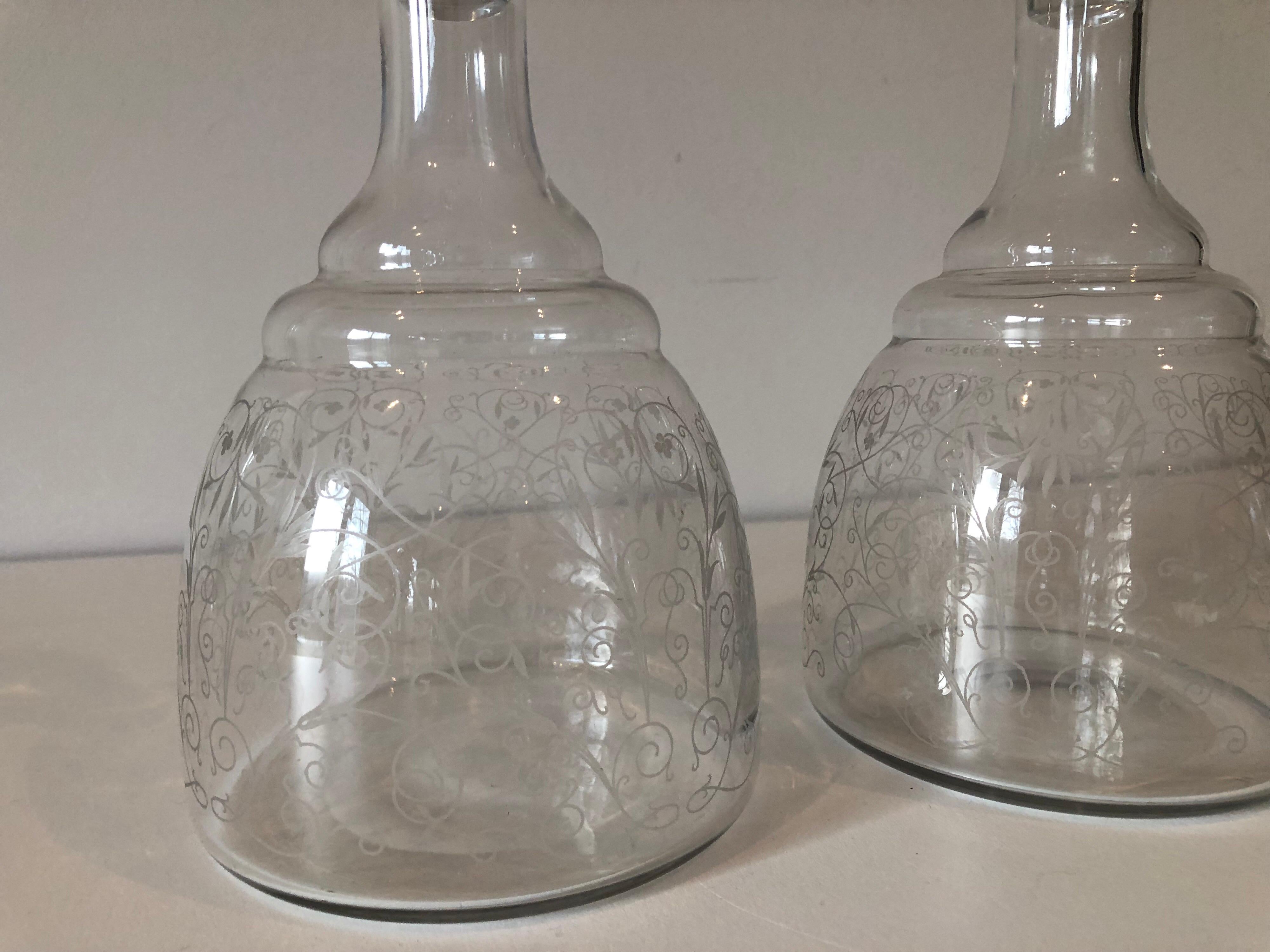 20th Century Pair of Etched Crystal Baccarat Decanters For Sale