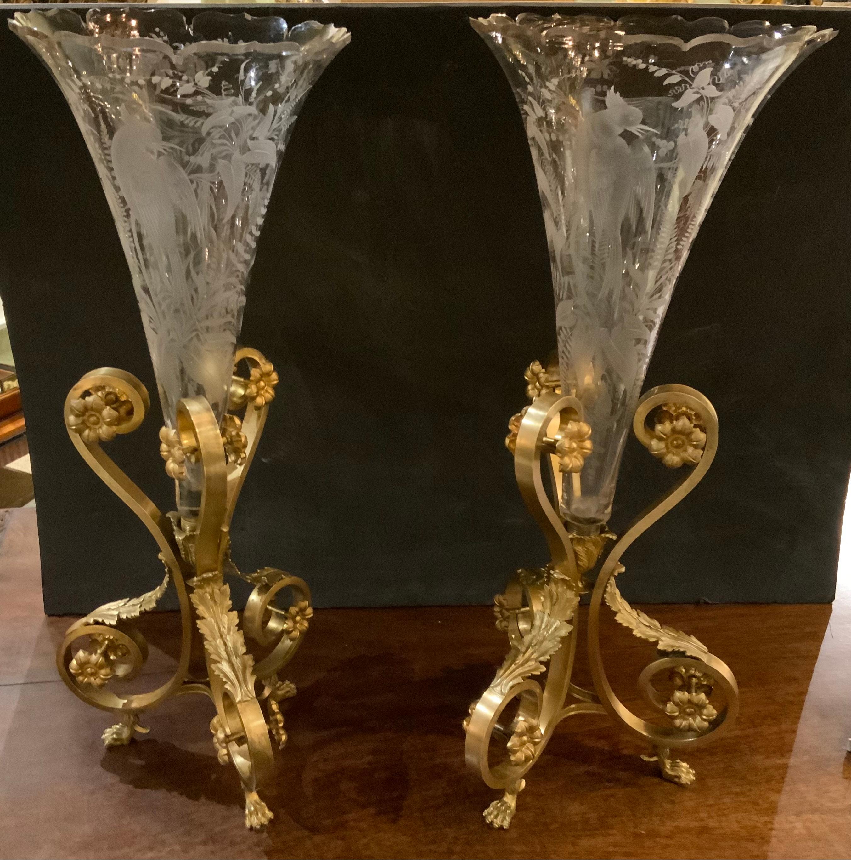 Bronzo Coppia di guarnizioni in vetro acidato e bronzo dore in vendita