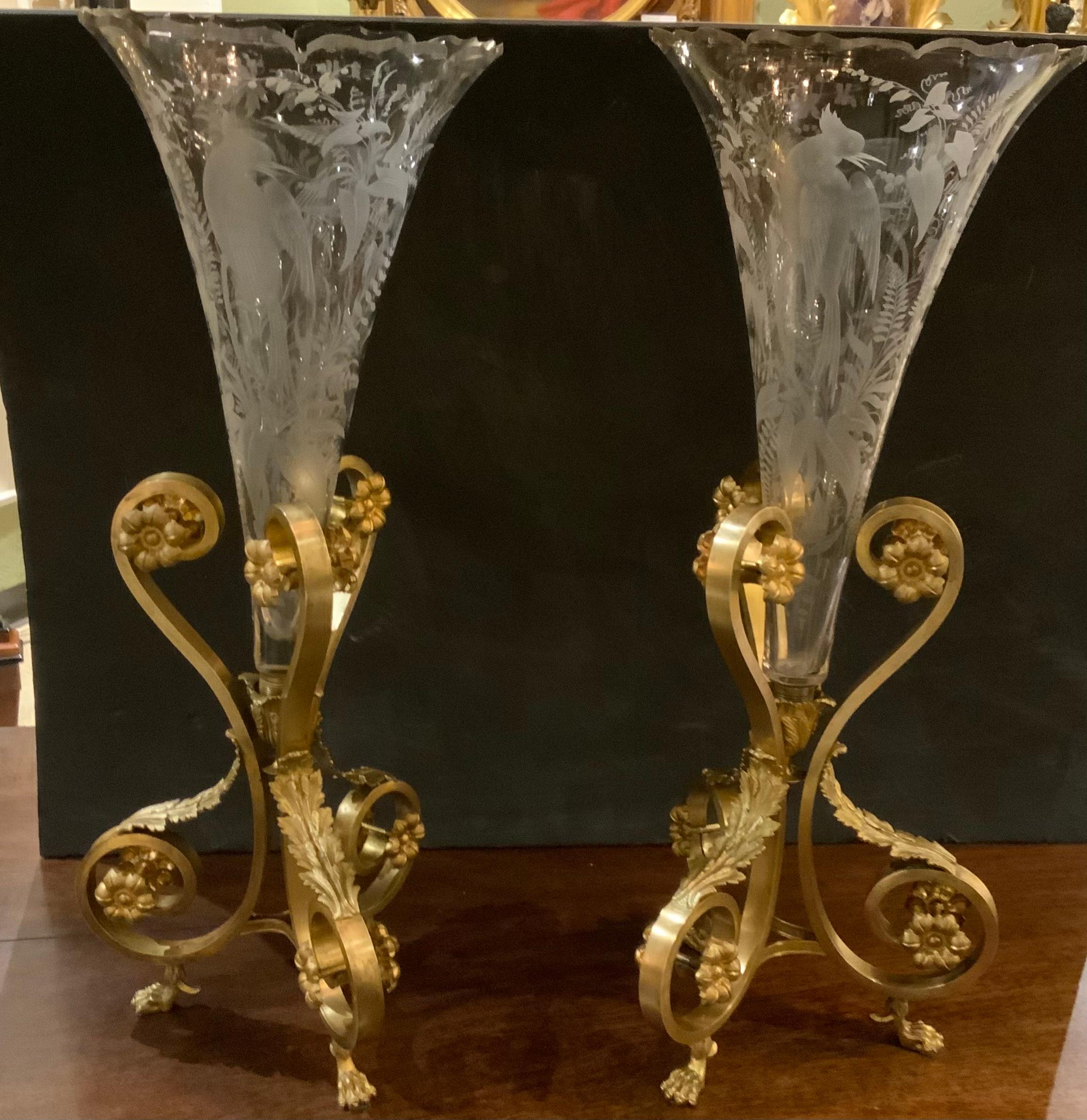 Coppia di guarnizioni in vetro acidato e bronzo dore in vendita 1