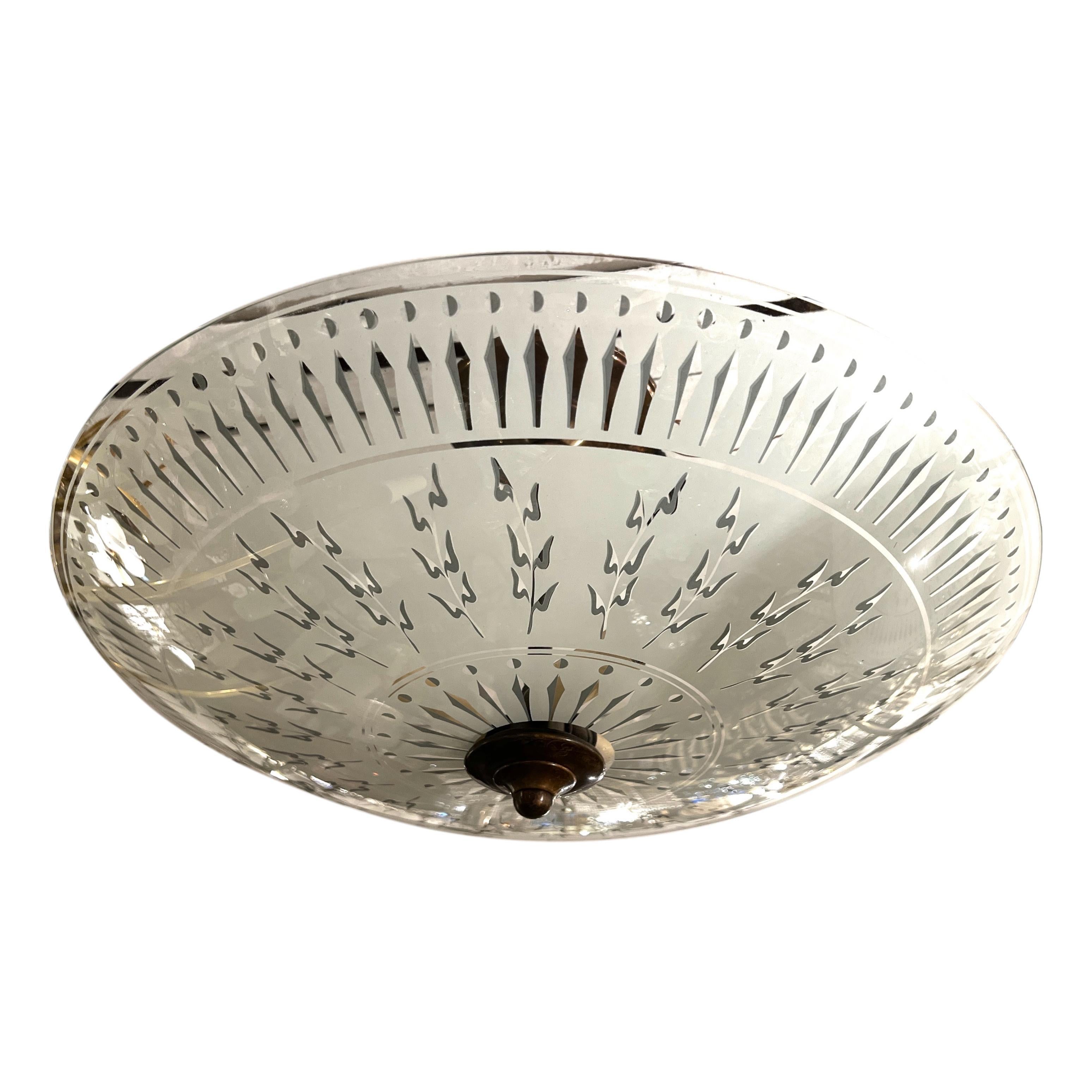 Coppia di lampade in vetro acidato italiano degli anni '60 circa con 3 luci interne ciascuna. Venduto singolarmente.

Misure:
Diametro: 22