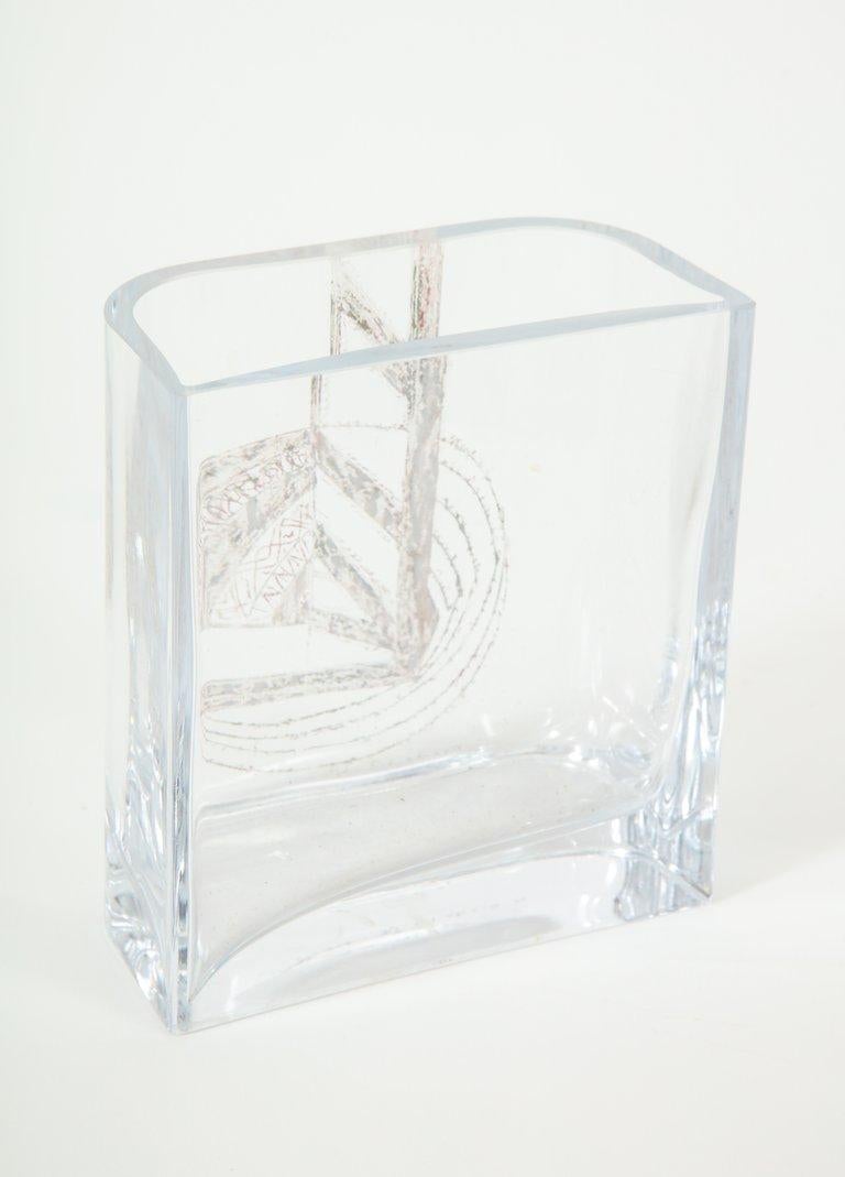 Ein großartiges Paar Vasen aus geätztem Art-Déco-Glas mit einem abstrahierten kubistischen Bild.