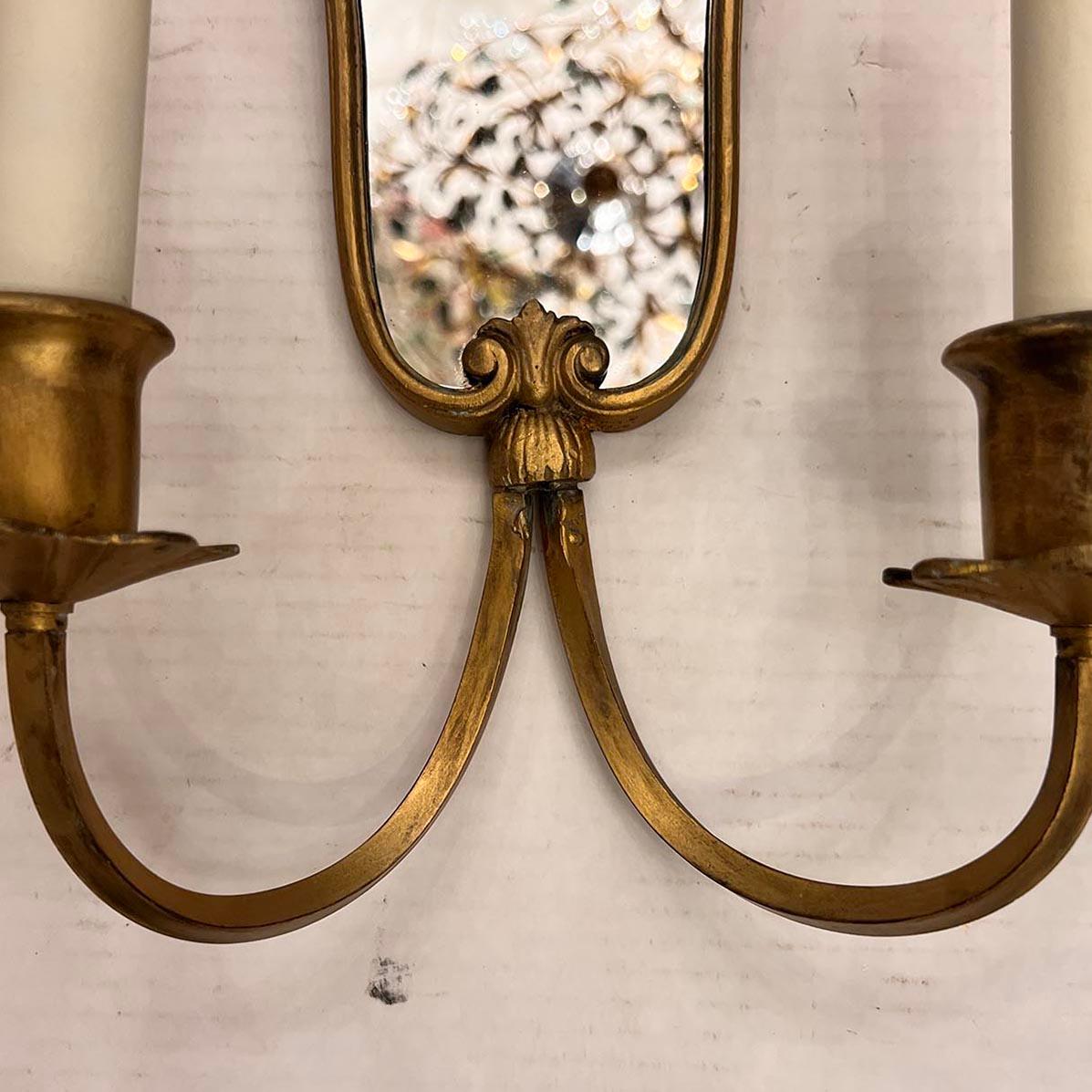 Dorato Coppia di lampade a specchio incise in vendita