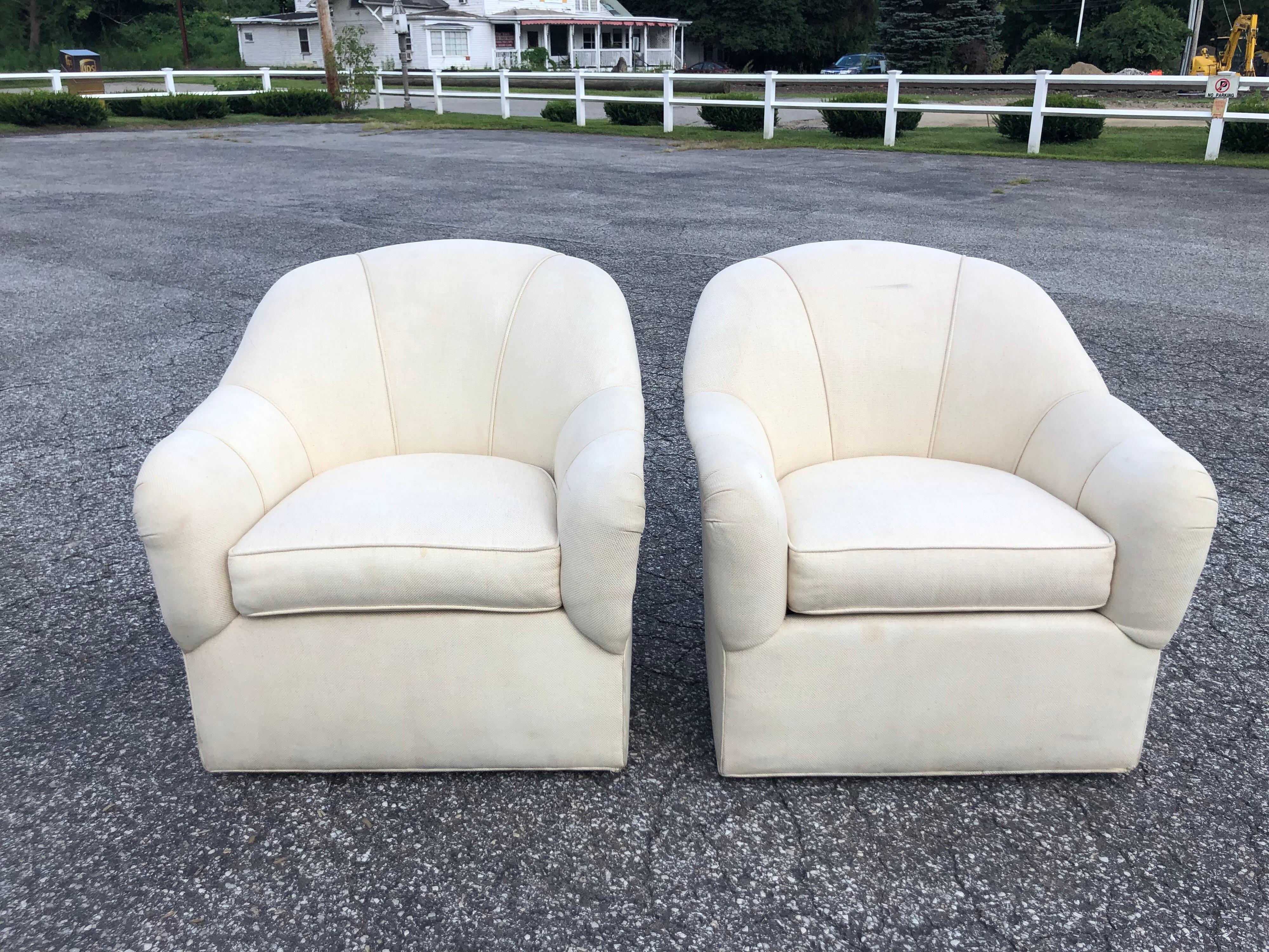 Pair of Ethan Allen Linen swivel club chairs. Perfect, comfortable swivel lounge chairs.
Off-white linen. Light marks on upholstery. Either professionally clean or just recover. Rear piping of one chair is loose. Measures: Seat depth 20