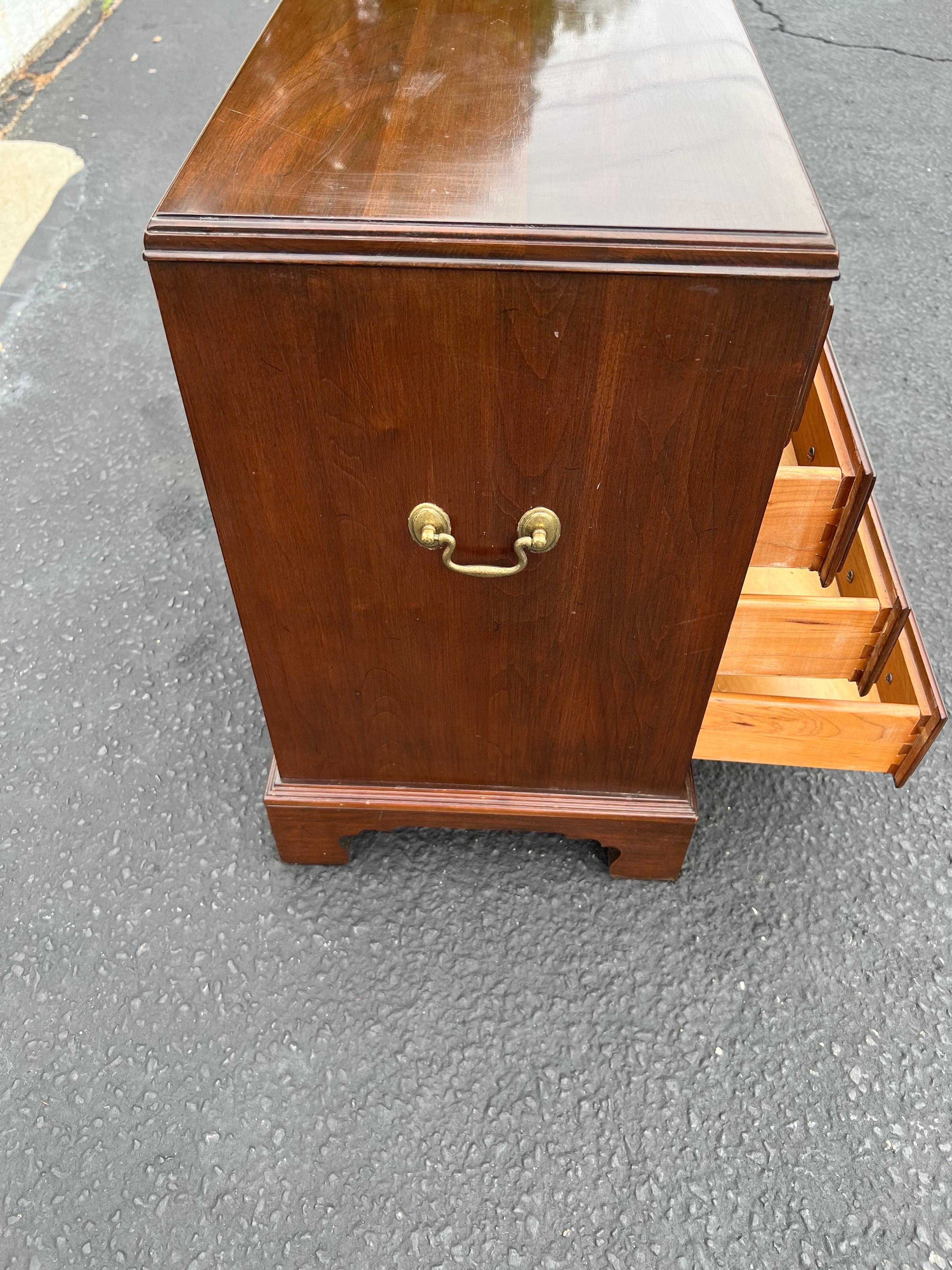 Pair of Ethan Allen Nightstands or End Tables 8