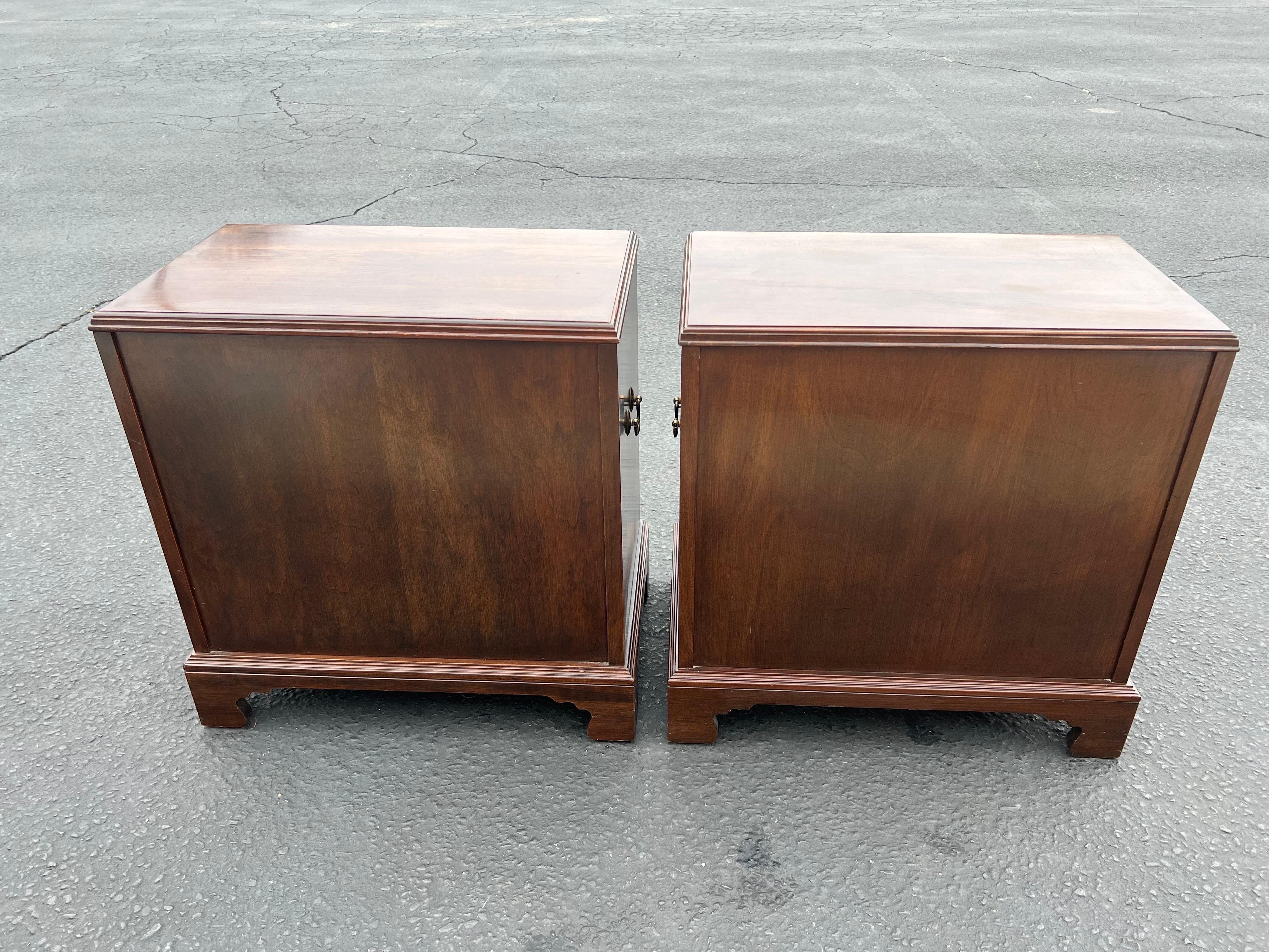 Pair of Ethan Allen Nightstands or End Tables 12