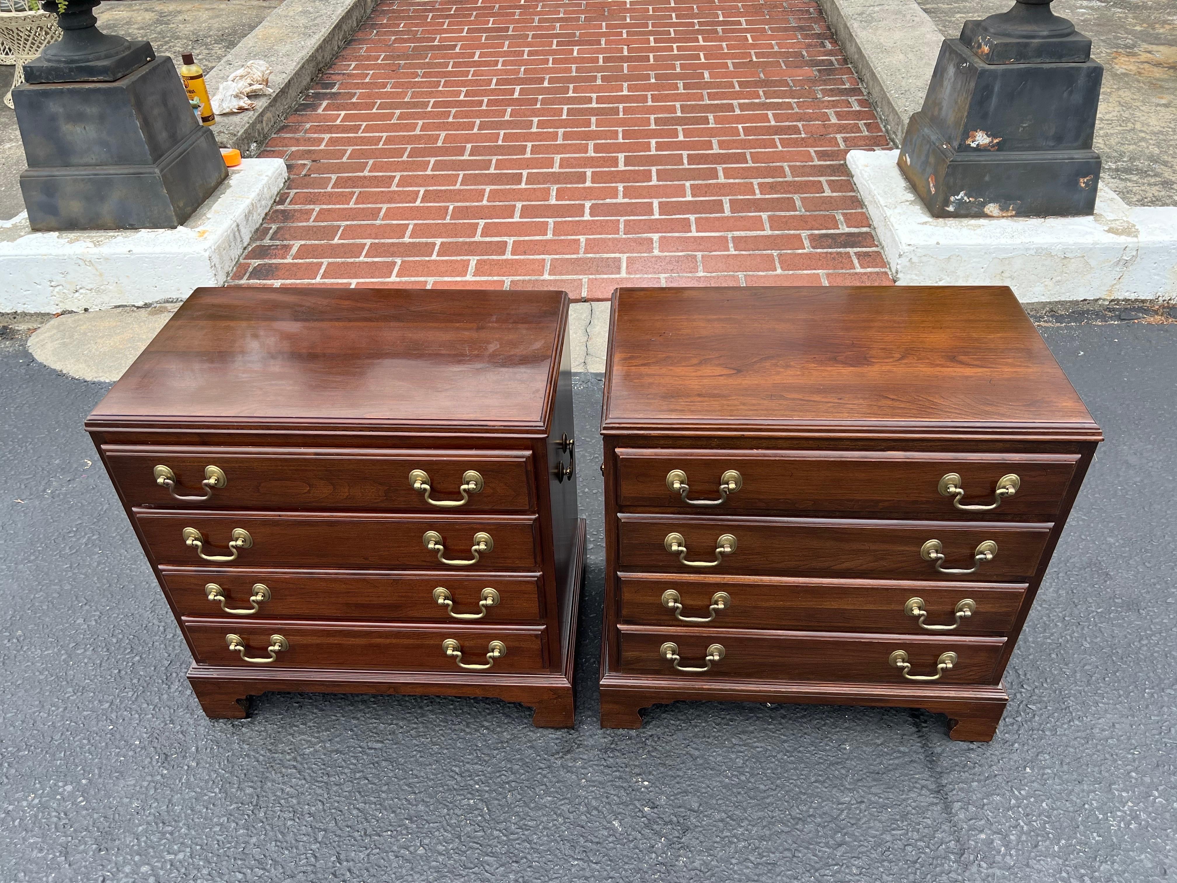 American Classical Pair of Ethan Allen Nightstands or End Tables 