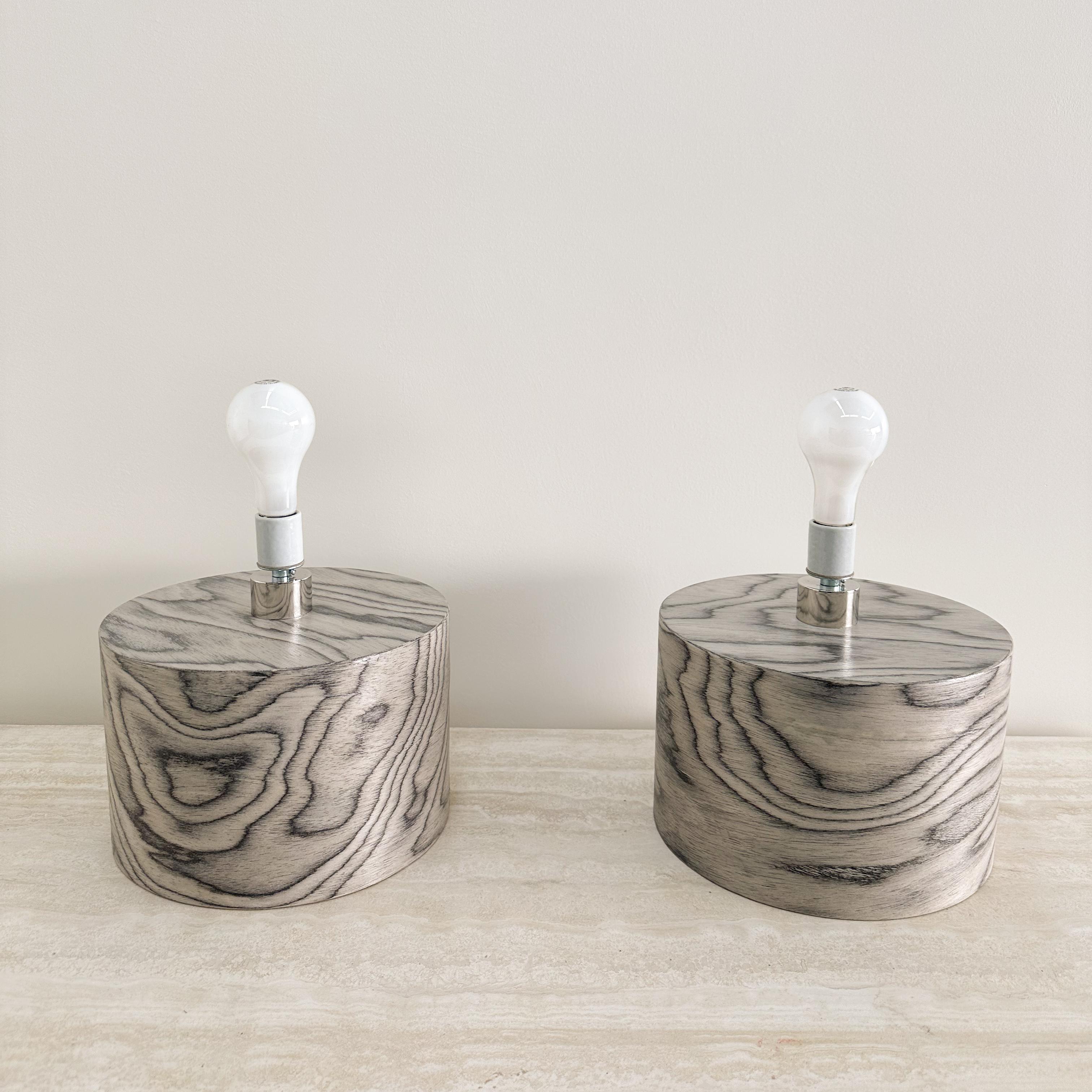 Acrylique Paire de lampes Globe en placage et acrylique d'Ettore Sottsass en vente