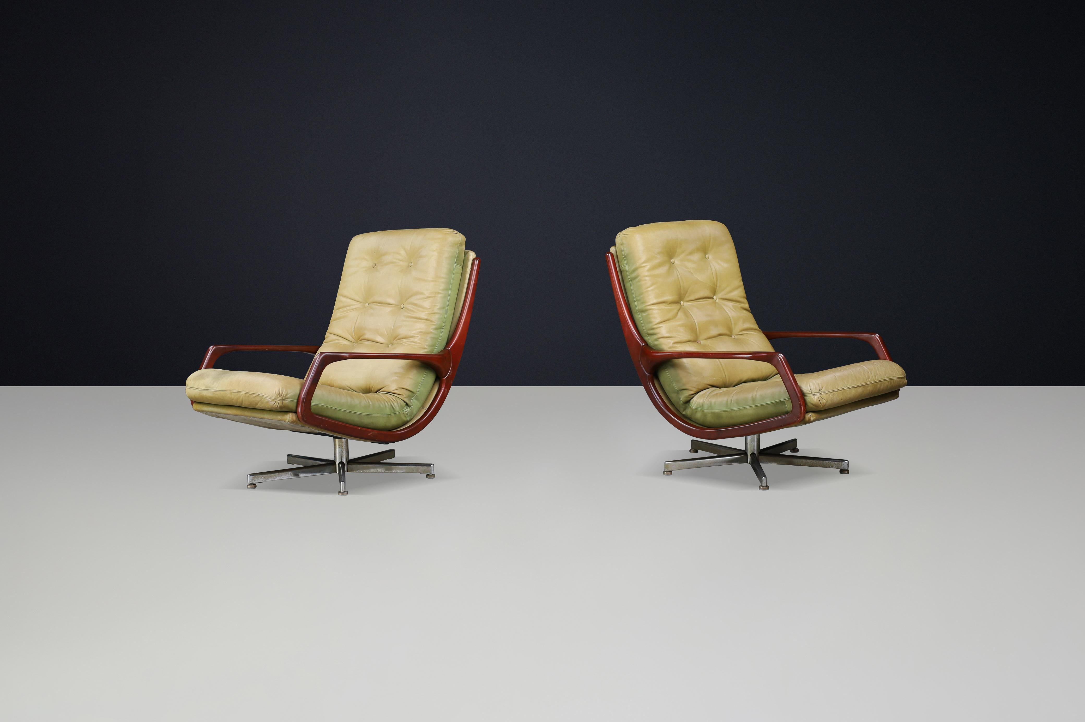 Pair of Eugen Schmidt Swivel Lounge Chairs for Soloform, Germany, 1960 – Patinated Leather

This rare pair of swivel lounge chairs, designed by Eugen Schmidt for Soloform, Germany, circa 1960, is a standout example of mid-century modern seating with