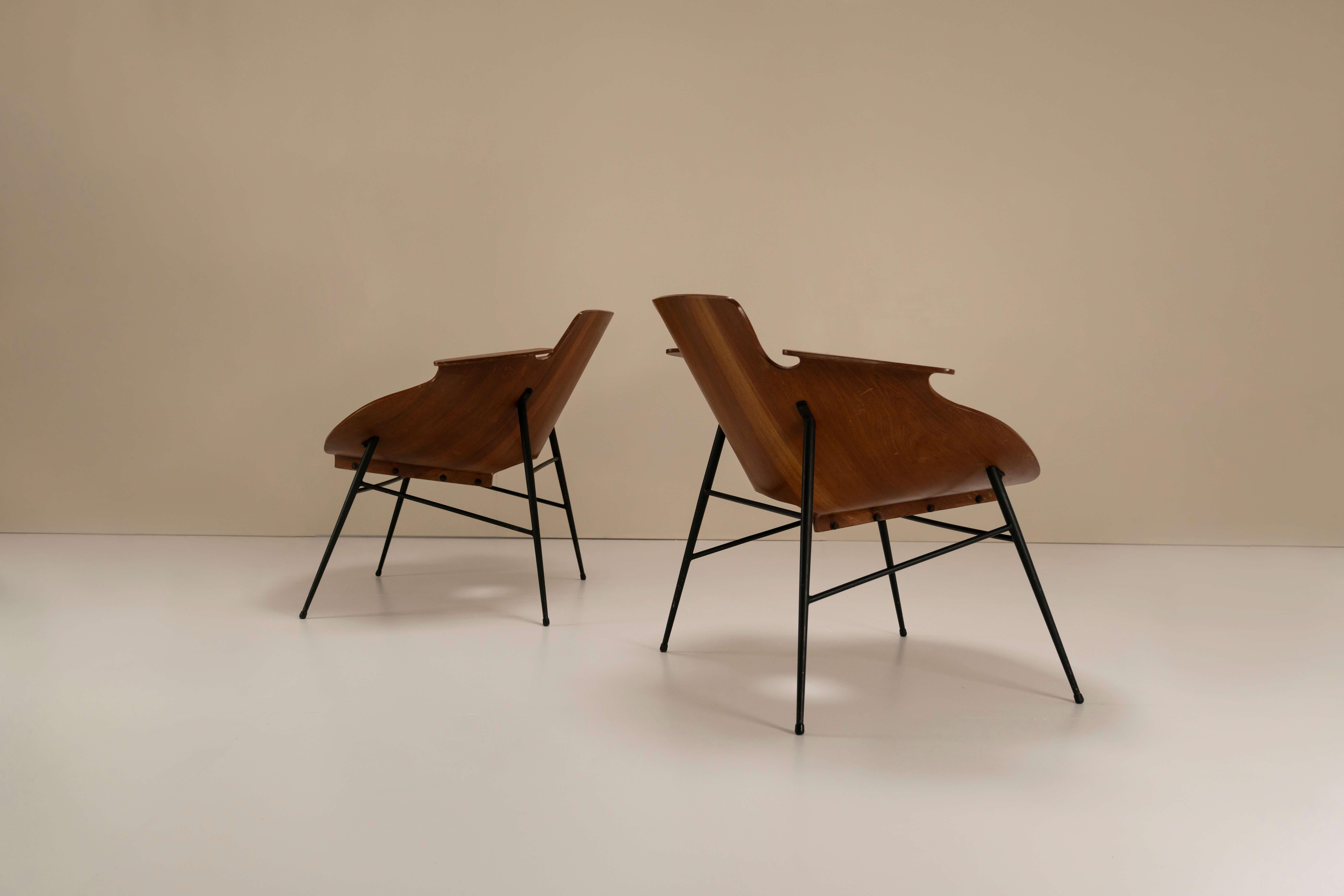 Mid-Century Modern Pair of Eugenio Gerli Model 126 Lounge Chairs Società Compensati Curvi, Italy For Sale