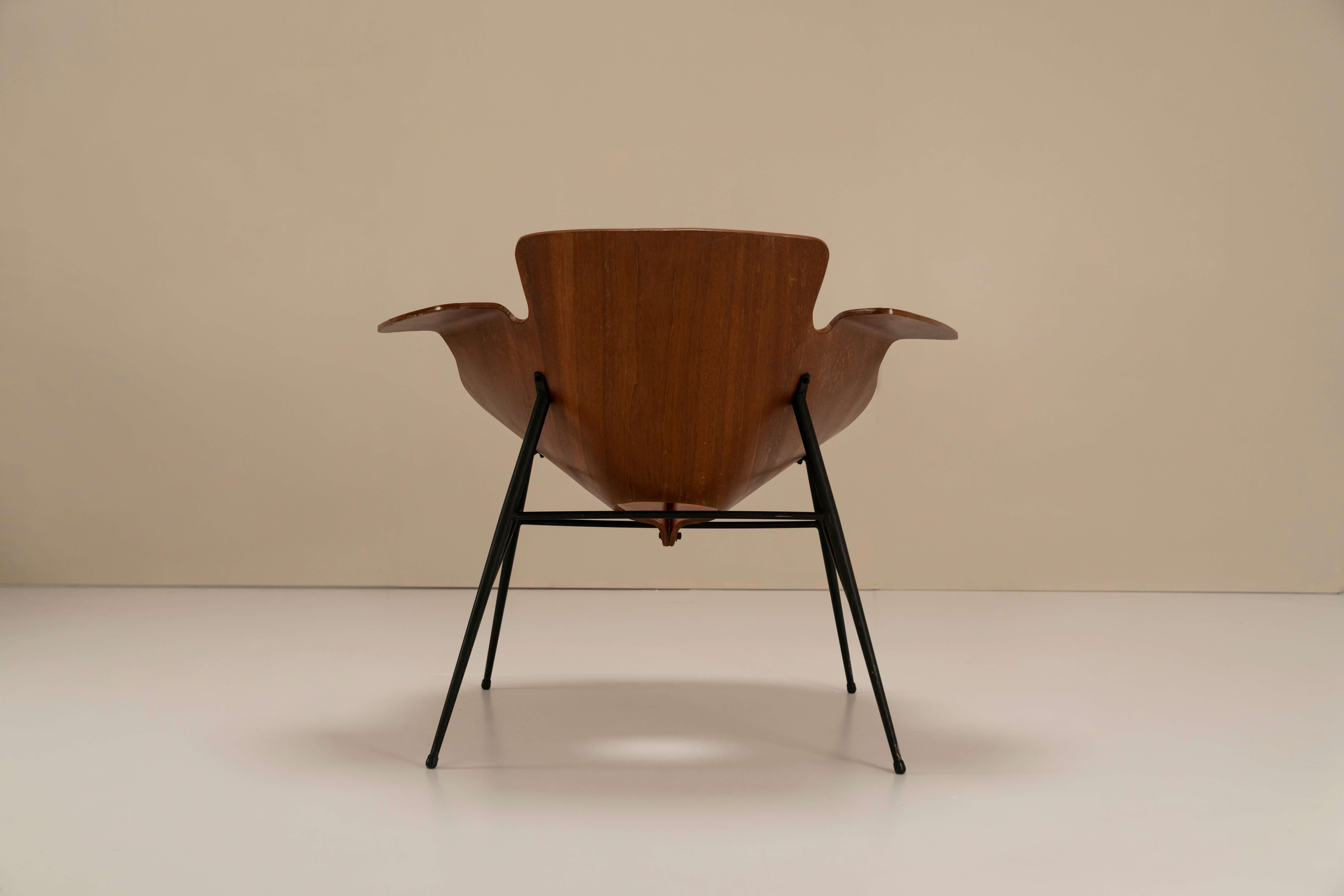 Mid-20th Century Pair of Eugenio Gerli Model 126 Lounge Chairs Società Compensati Curvi, Italy For Sale