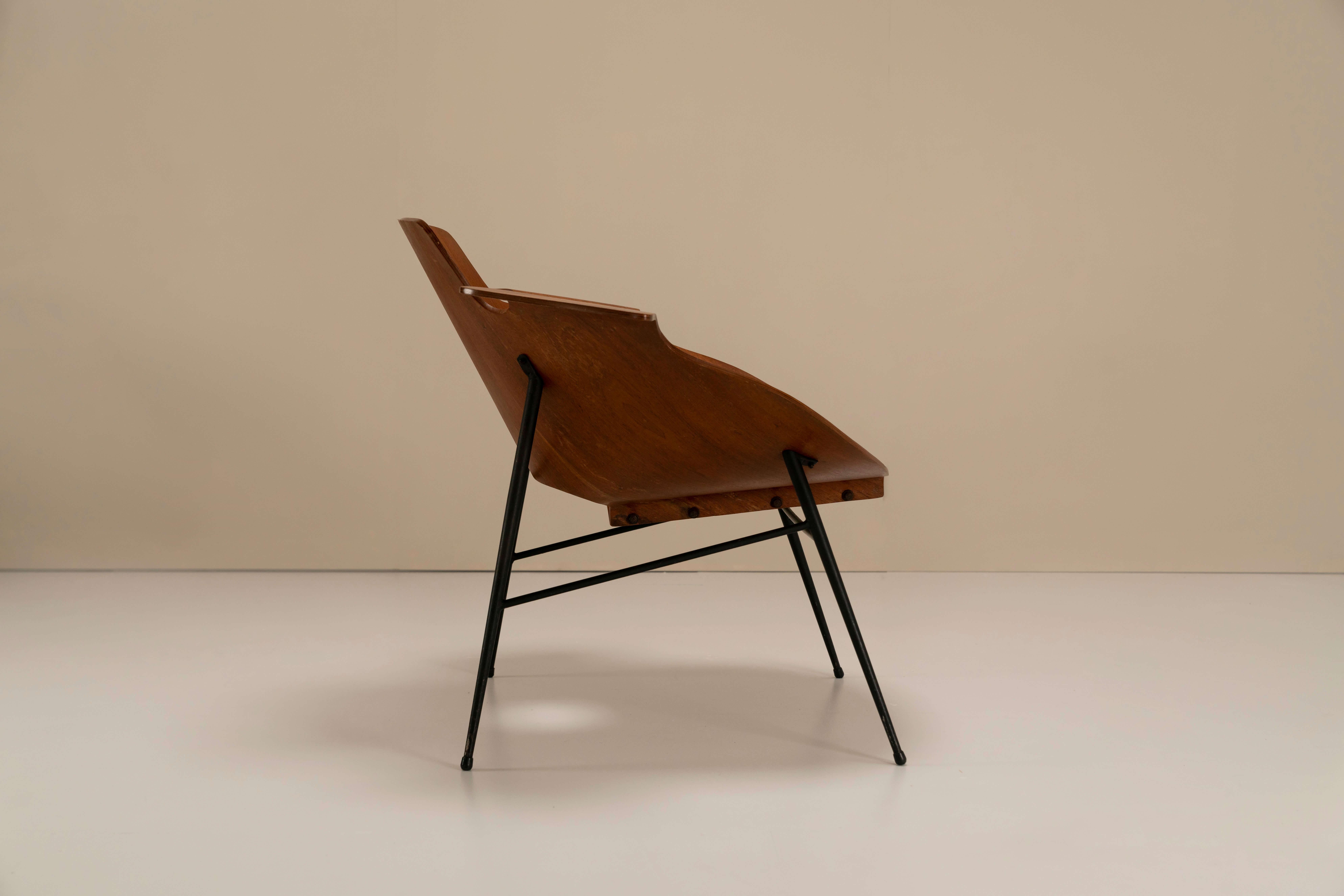 Teak Pair of Eugenio Gerli Model 126 Lounge Chairs Società Compensati Curvi, Italy For Sale