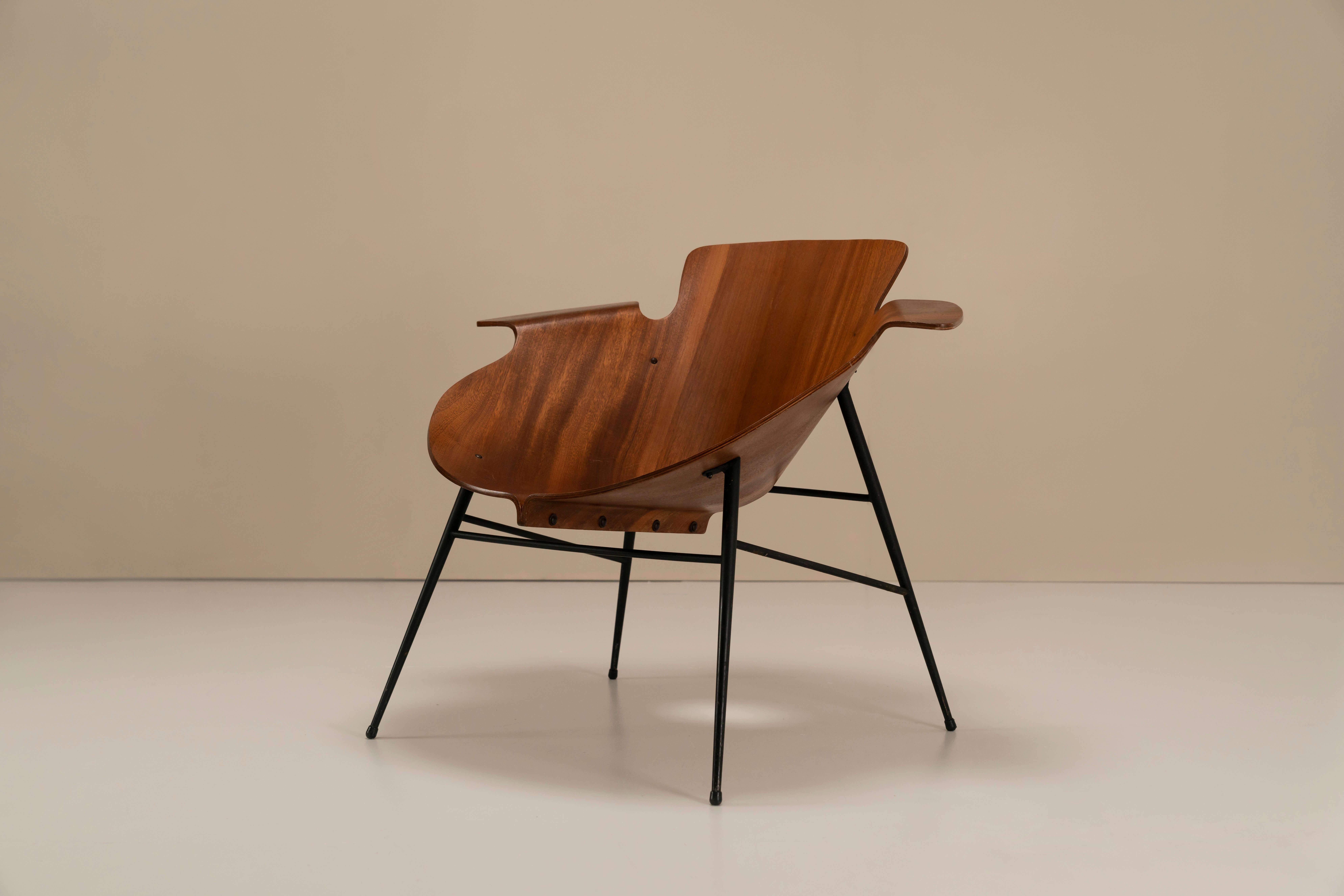 Pair of Eugenio Gerli Model 126 Lounge Chairs Società Compensati Curvi, Italy For Sale 1