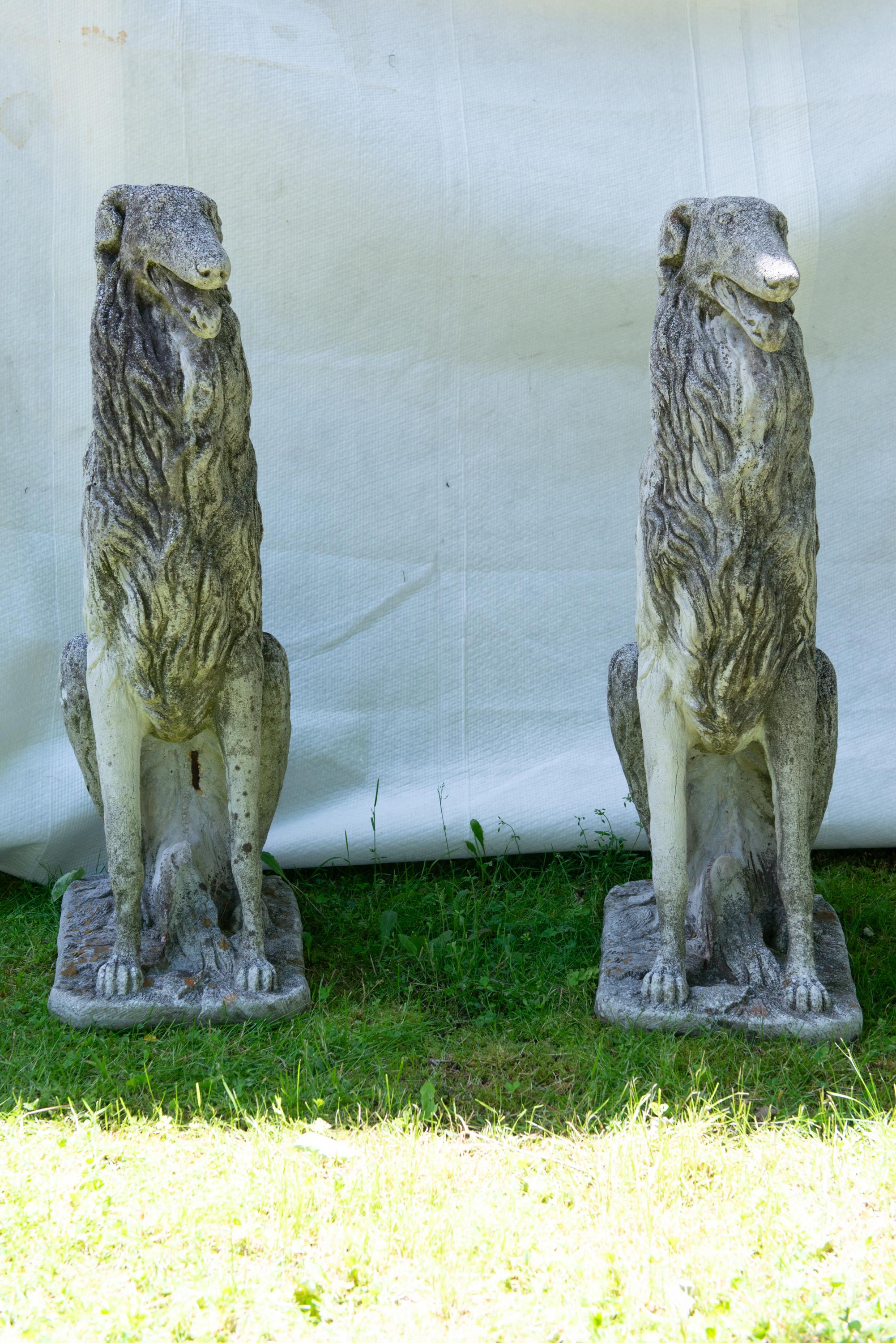 Pareja de Perros Borzoi Lobero Ruso Europeos de Tamaño Natural de los Años 30 Piedra de molde en venta