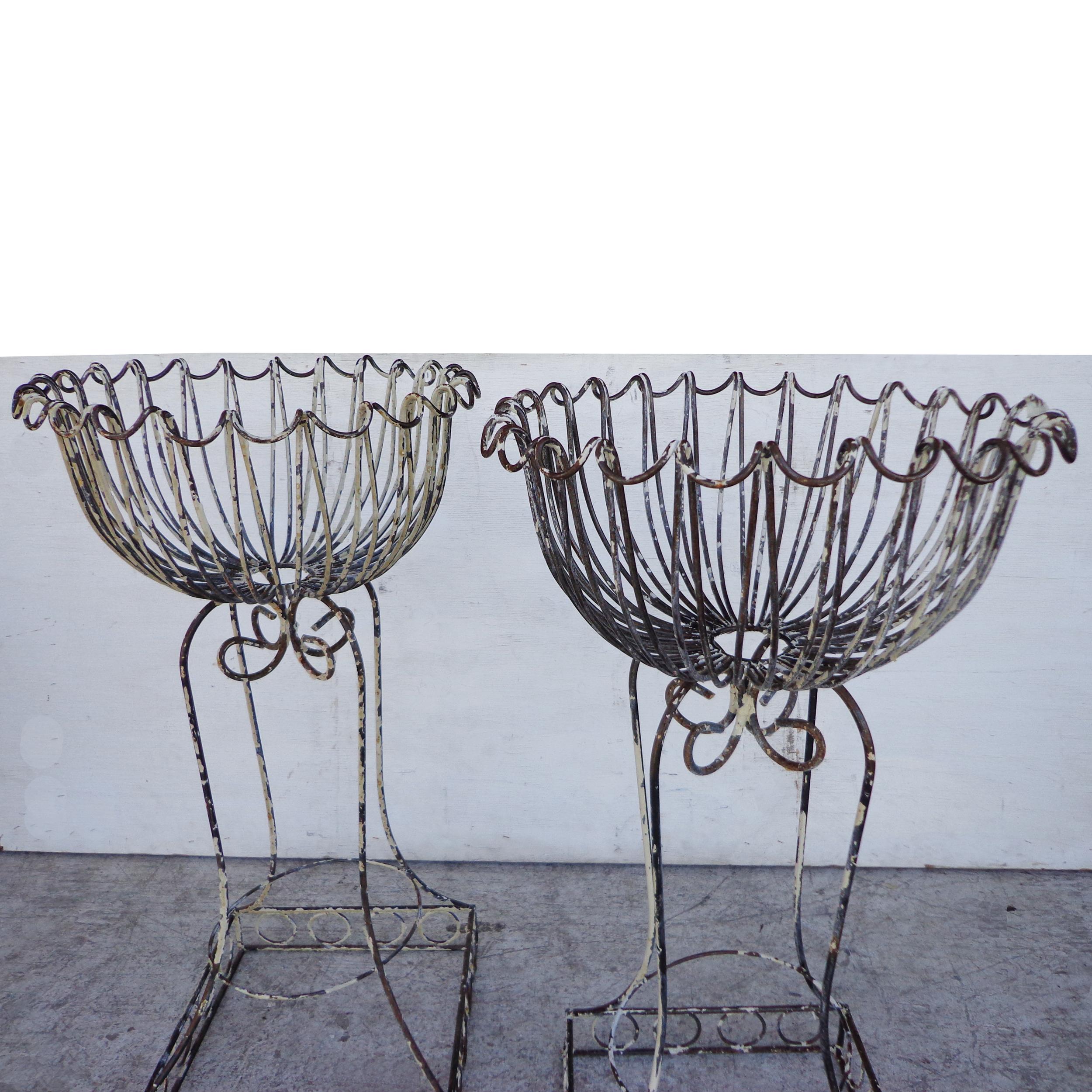 Pair of European Antique Wire Planters In Good Condition In Pasadena, TX