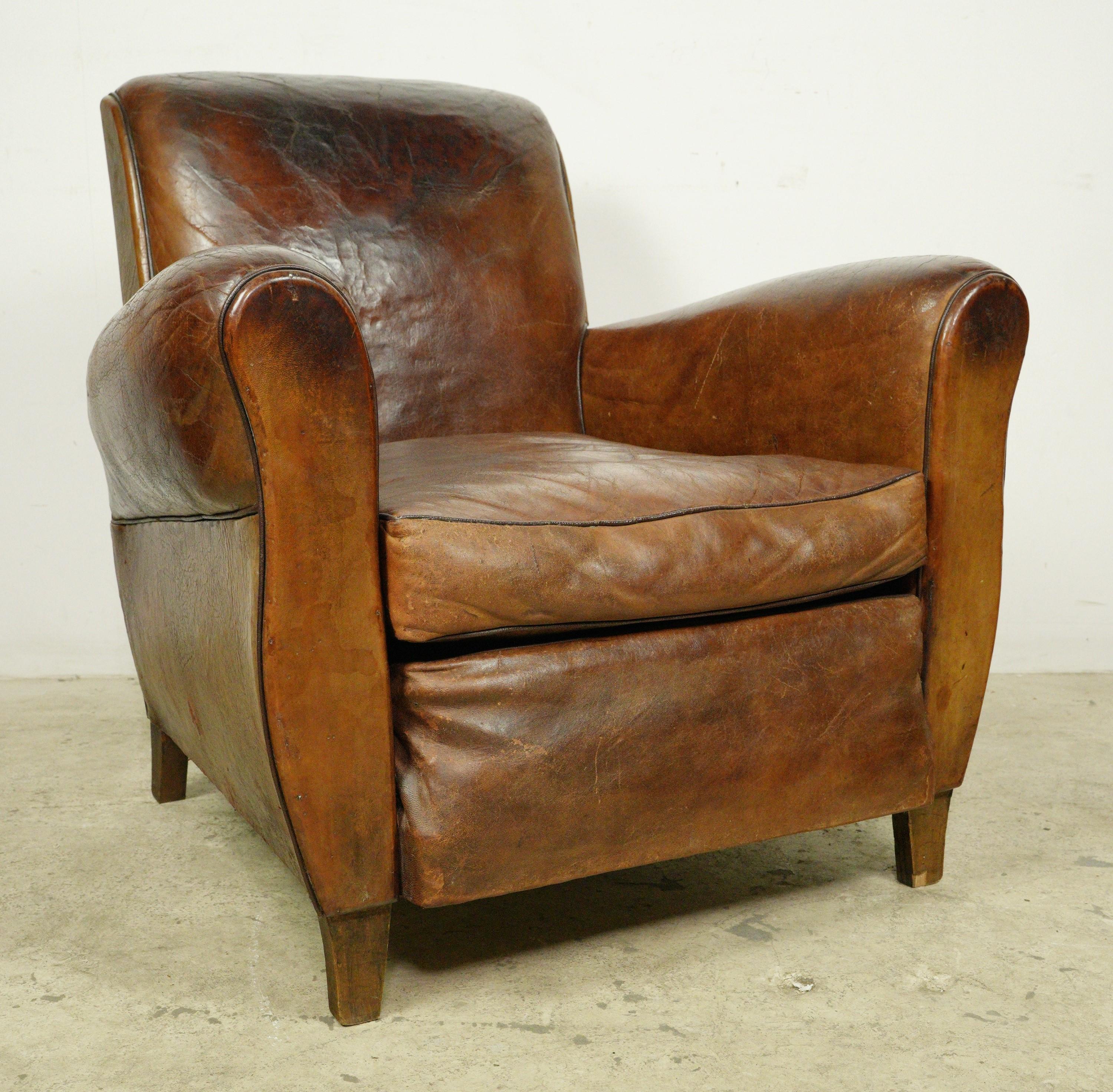Pair of European Brown French Leather Club Chairs In Good Condition For Sale In New York, NY