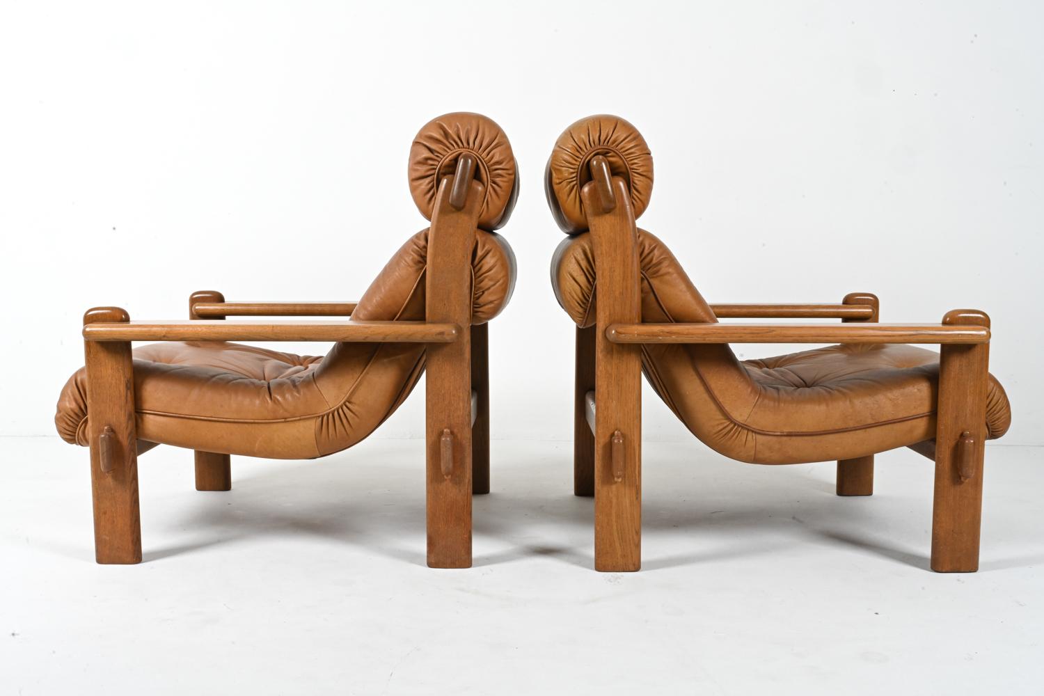 Paire de fauteuils brutalistes européens en chêne et cuir, vers 1970 en vente 5