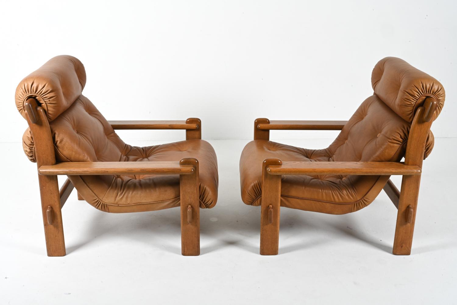 Paire de fauteuils brutalistes européens en chêne et cuir, vers 1970 en vente 9