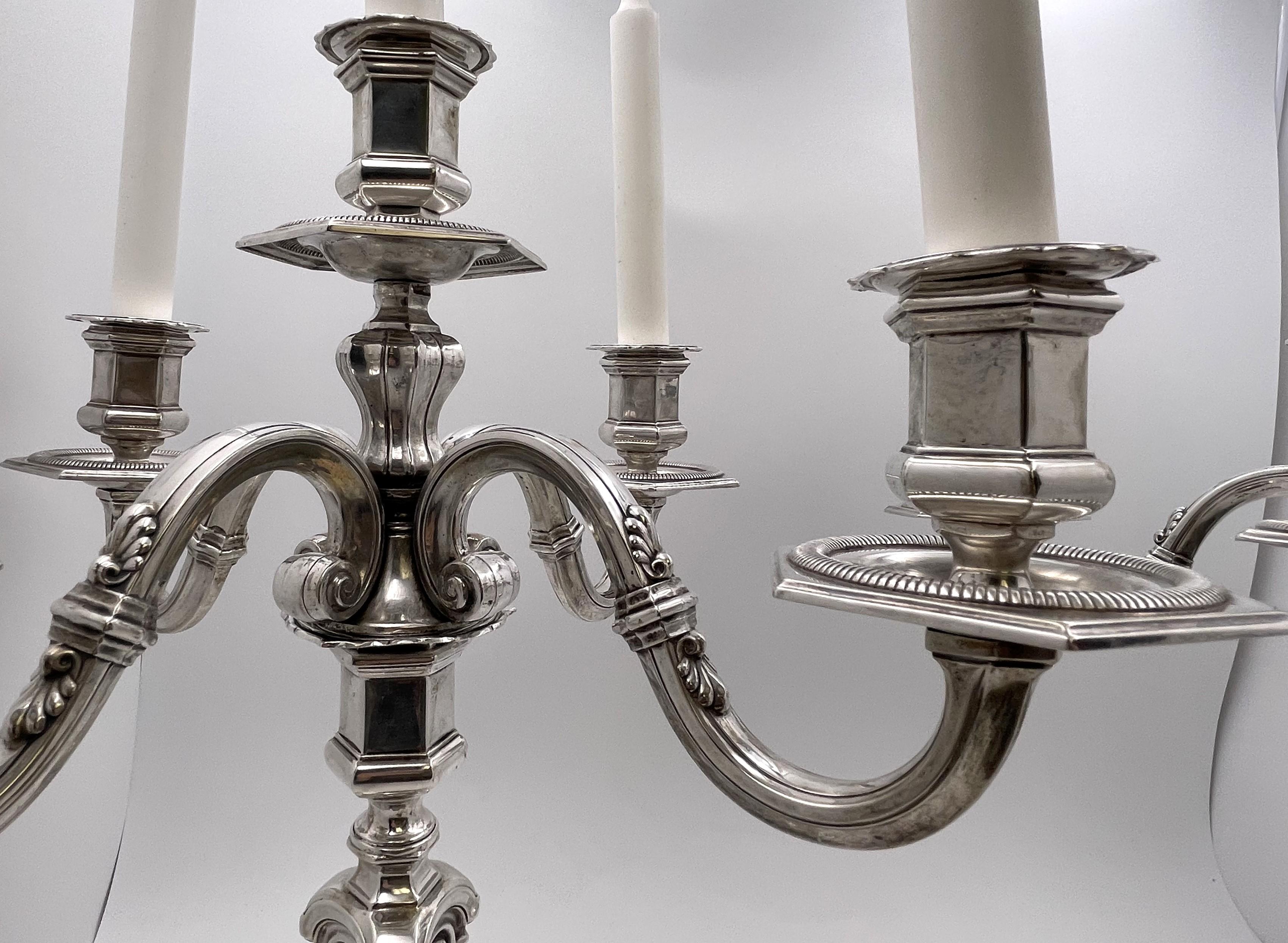 Argento Coppia di candelabri europei continentali a 5 luci Fine XIX/inizio XX secolo. in vendita