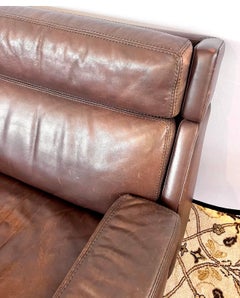 Pareja de sillones de salón europeos Durlet de cuero marrón fabricados en Bélgica