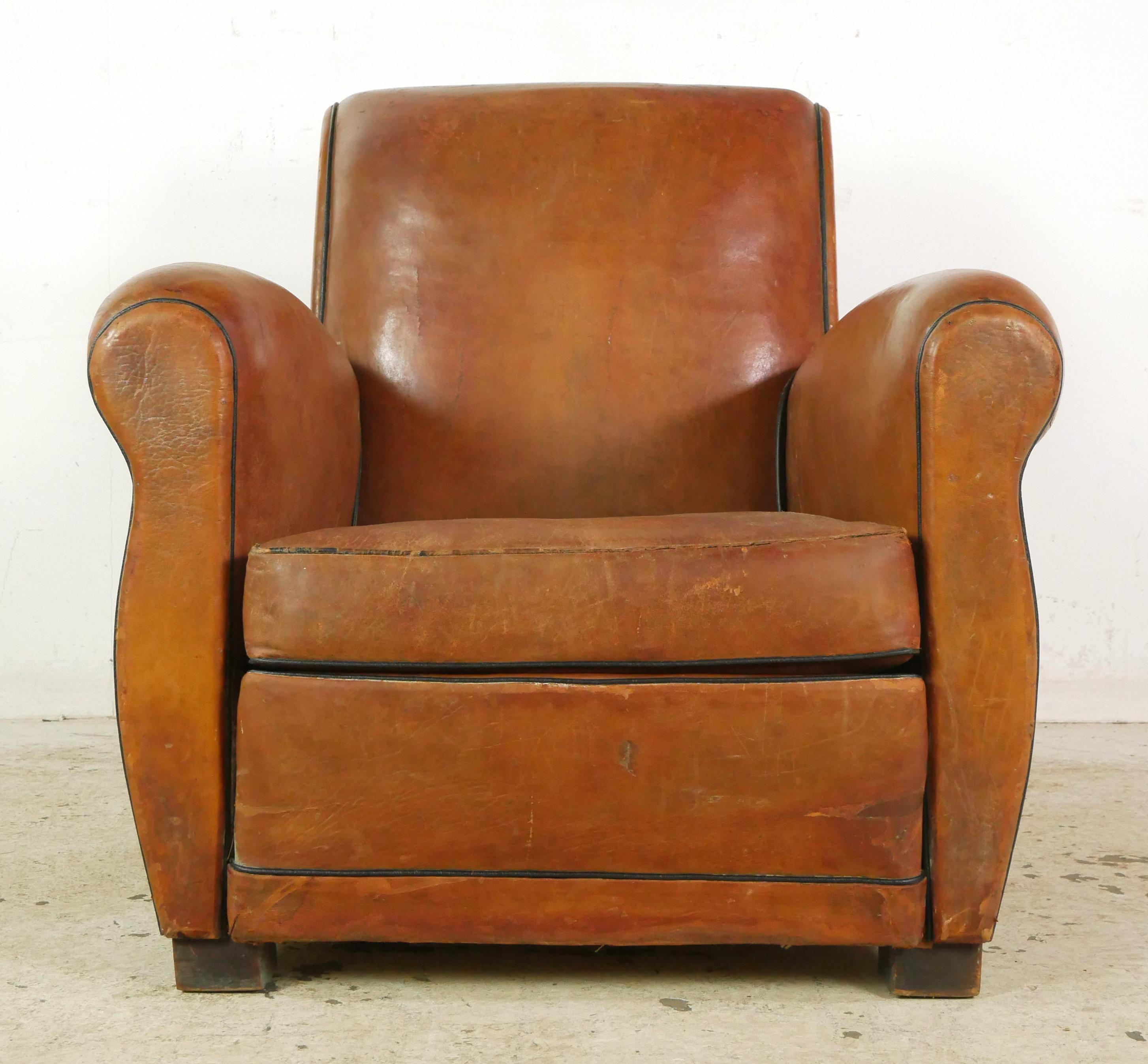 Pair of European French Brown Leather Club Chairs For Sale 5