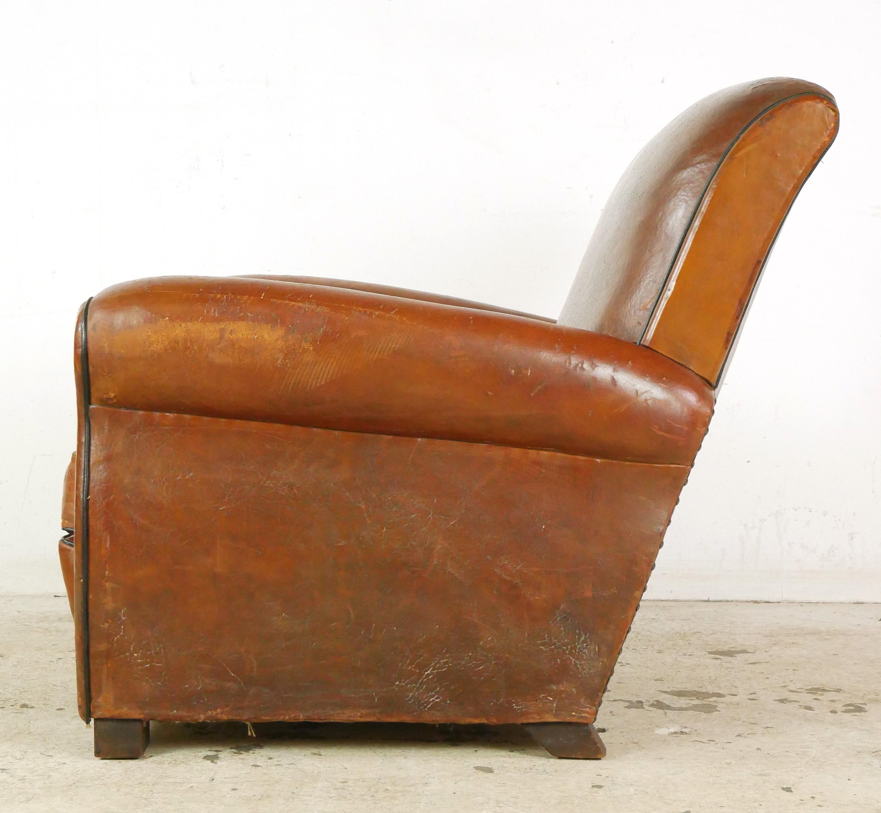 Pair of European French Brown Leather Club Chairs For Sale 1
