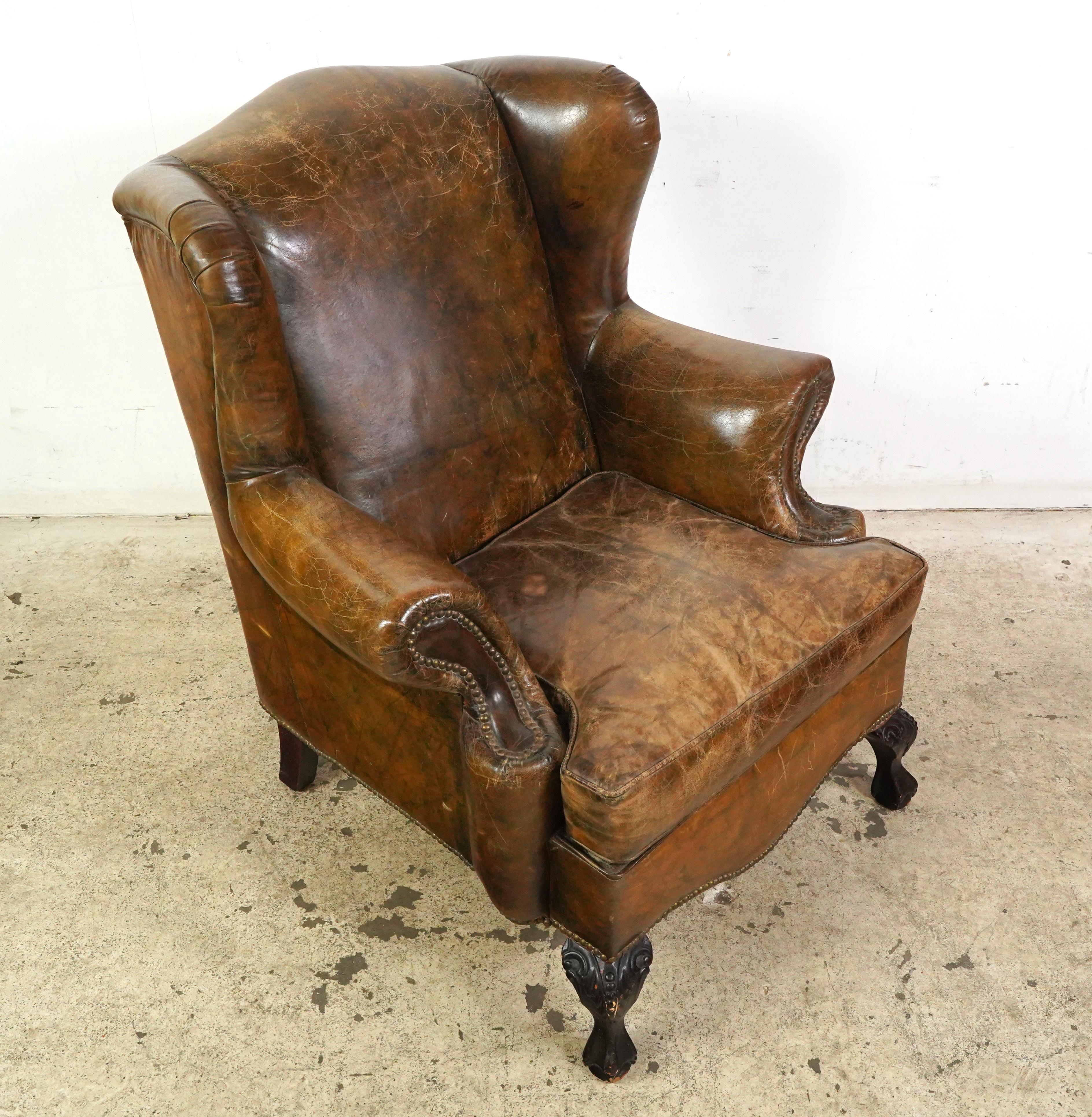 Pair of European Georgian Brown Leather Club Chairs In Good Condition For Sale In New York, NY