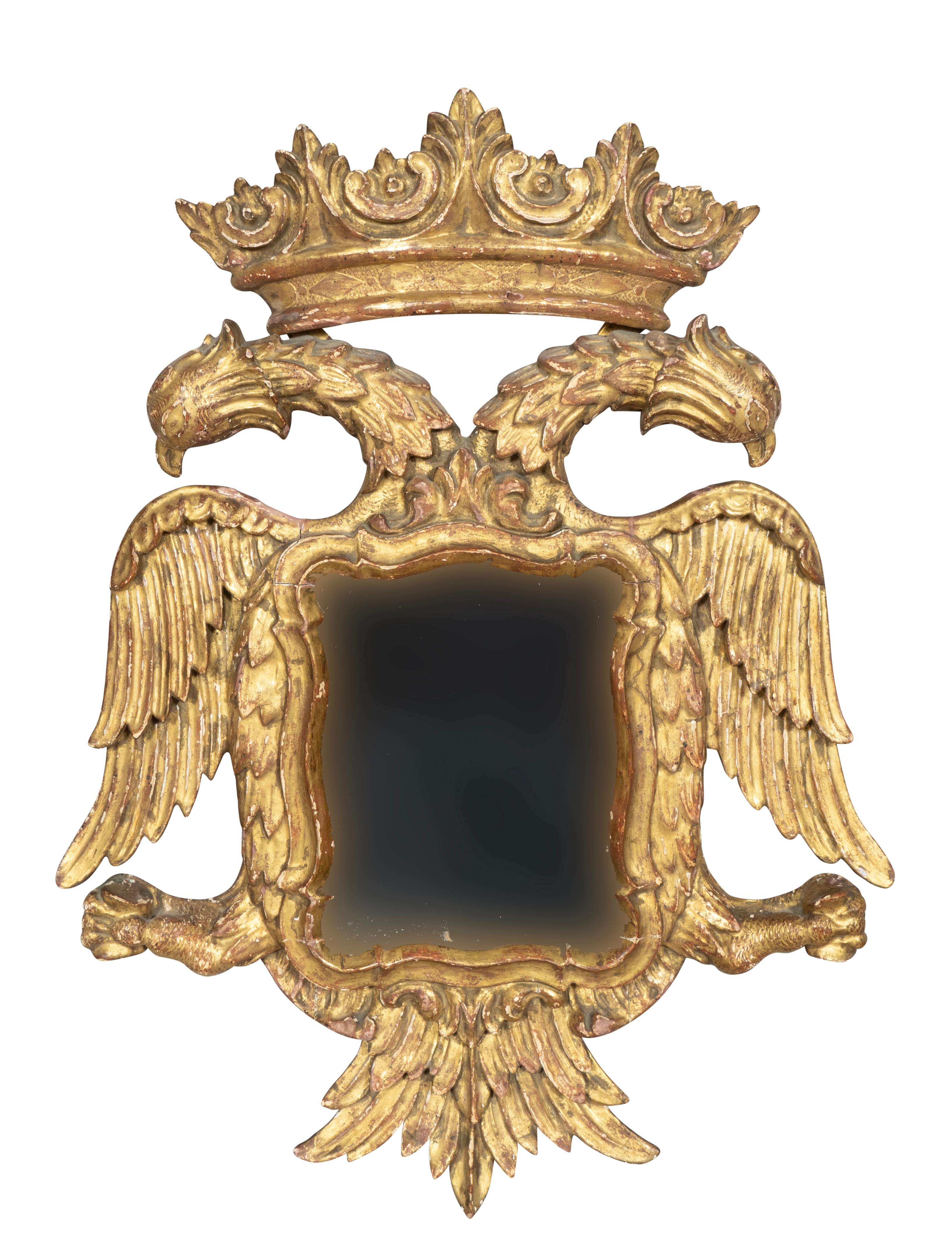 Ognuno di essi presenta una ricca finitura dorata originale su legno intagliato. La doppia aquila con corona è stata utilizzata dalla Russia, dall'Austria e anche dalla famiglia Asburgo del Sacro Romano Impero.