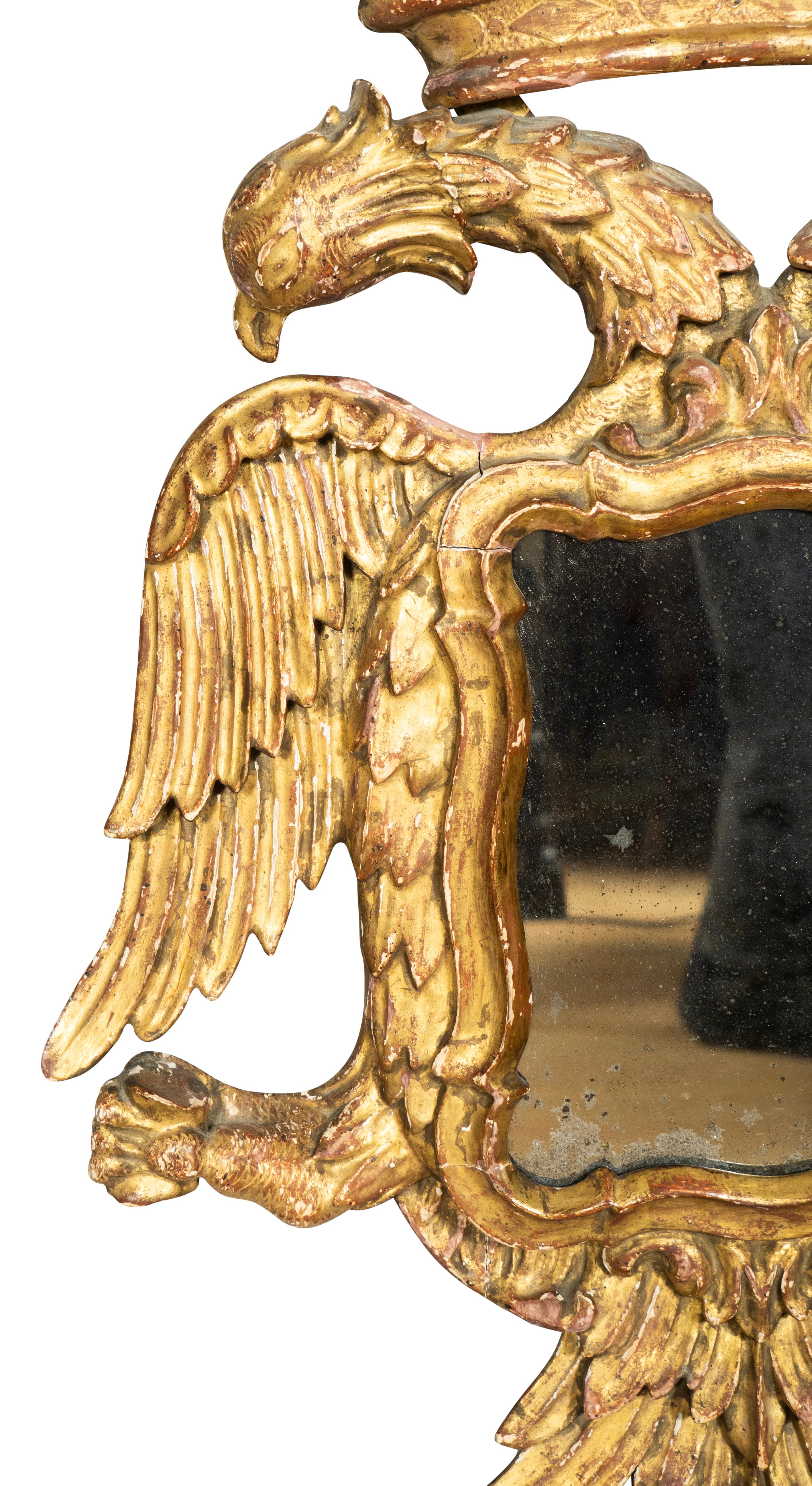 Legno dorato Coppia di specchi europei in legno dorato con doppia testa d'aquila in vendita