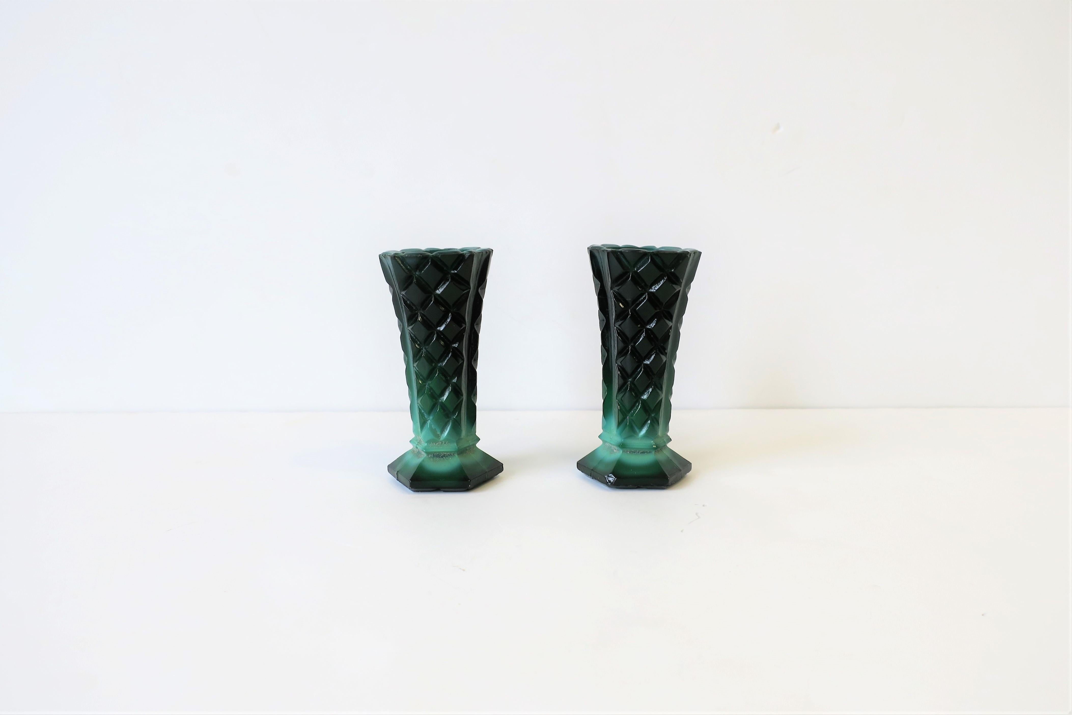 A small pair of green malachite Bohemian glass vases with a diamond quilted design and octagonal bases, circa early-20th century, Europe, Czechoslovakia. Dimensions: 2