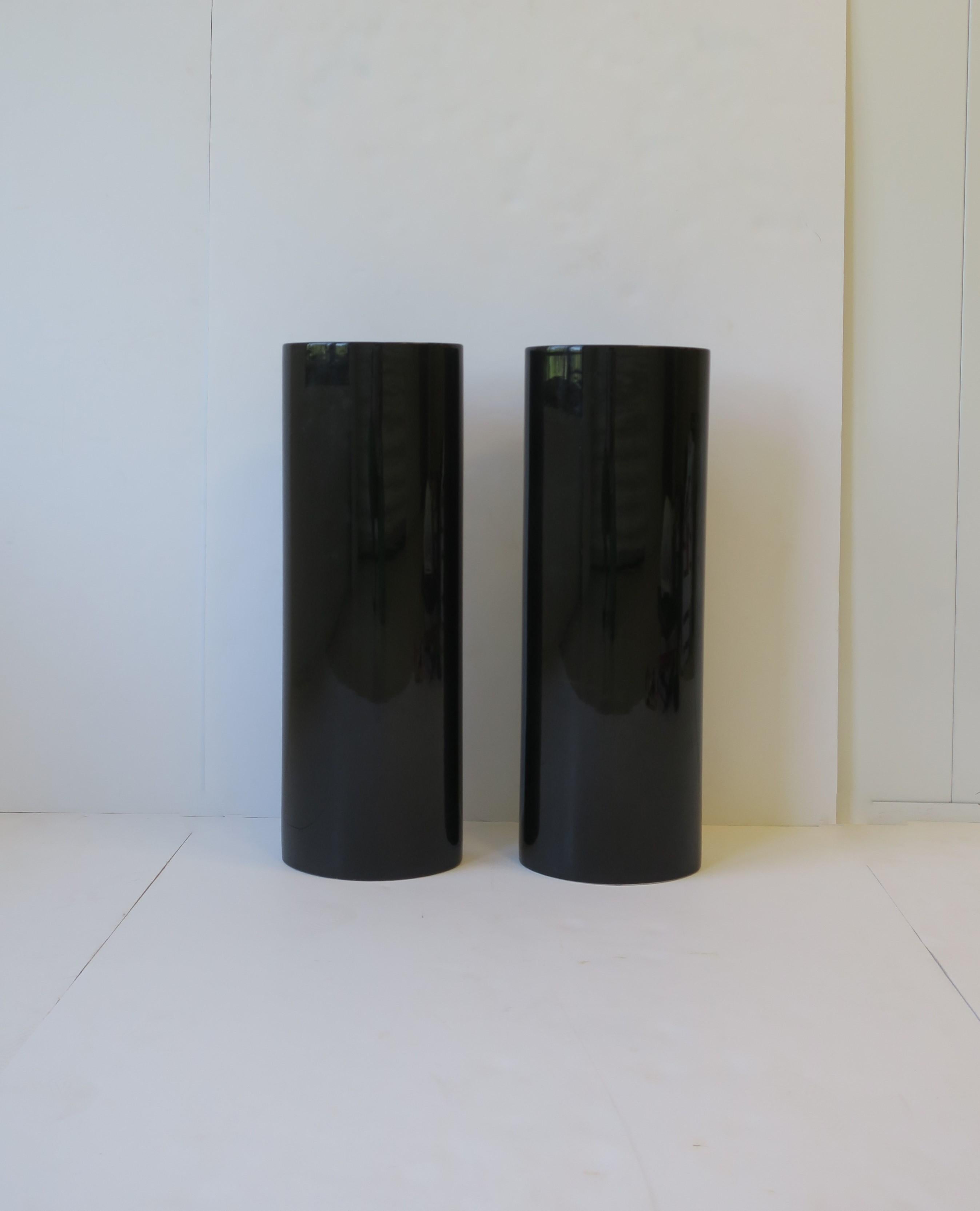 Paire de vases noirs de style organique moderne européen des années 90 en vente 9