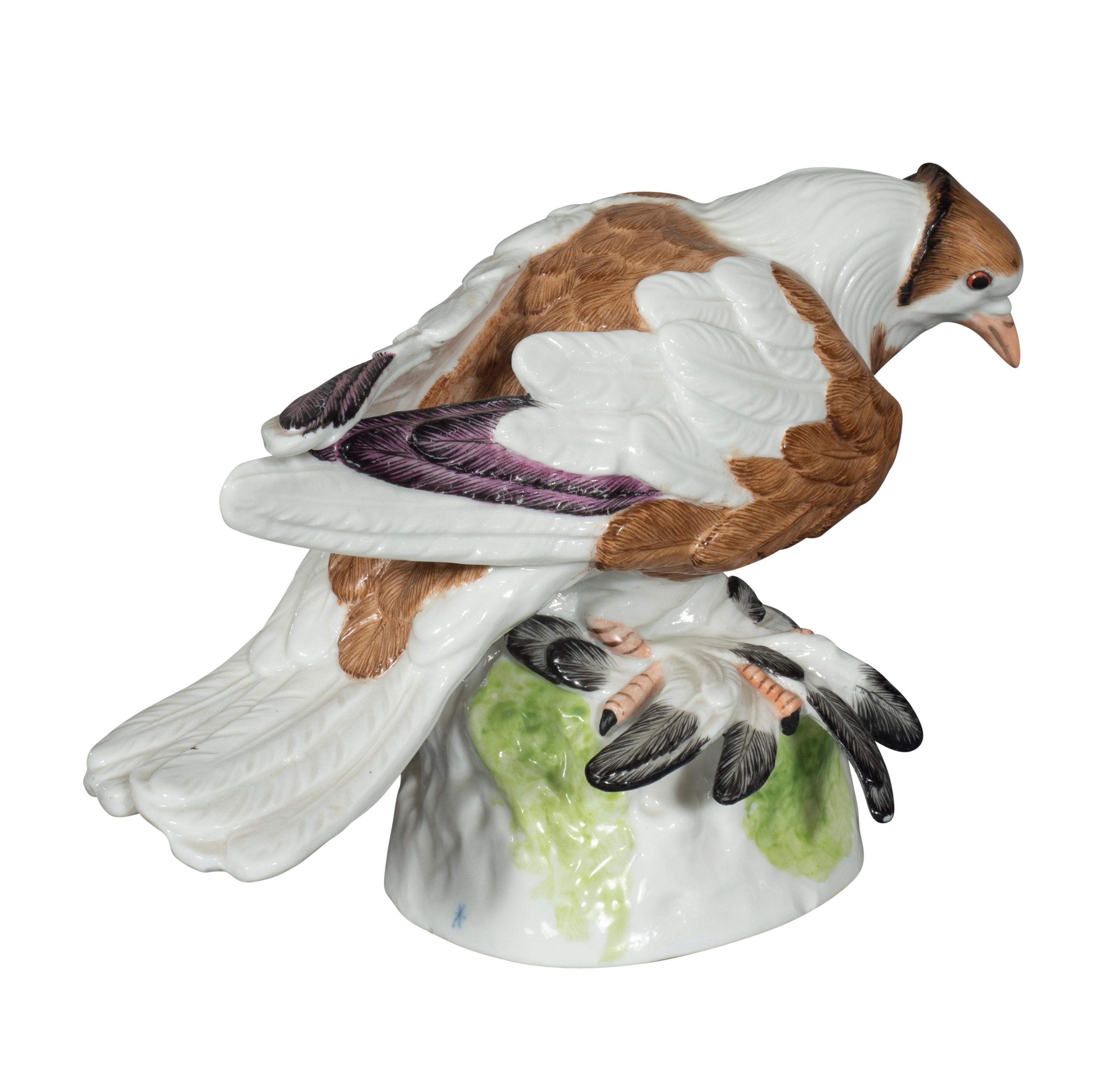 Par de  Figuras De Porcelana Europea De Palomas Trompeteras Inglesas en Bueno estado para la venta en Essex, MA