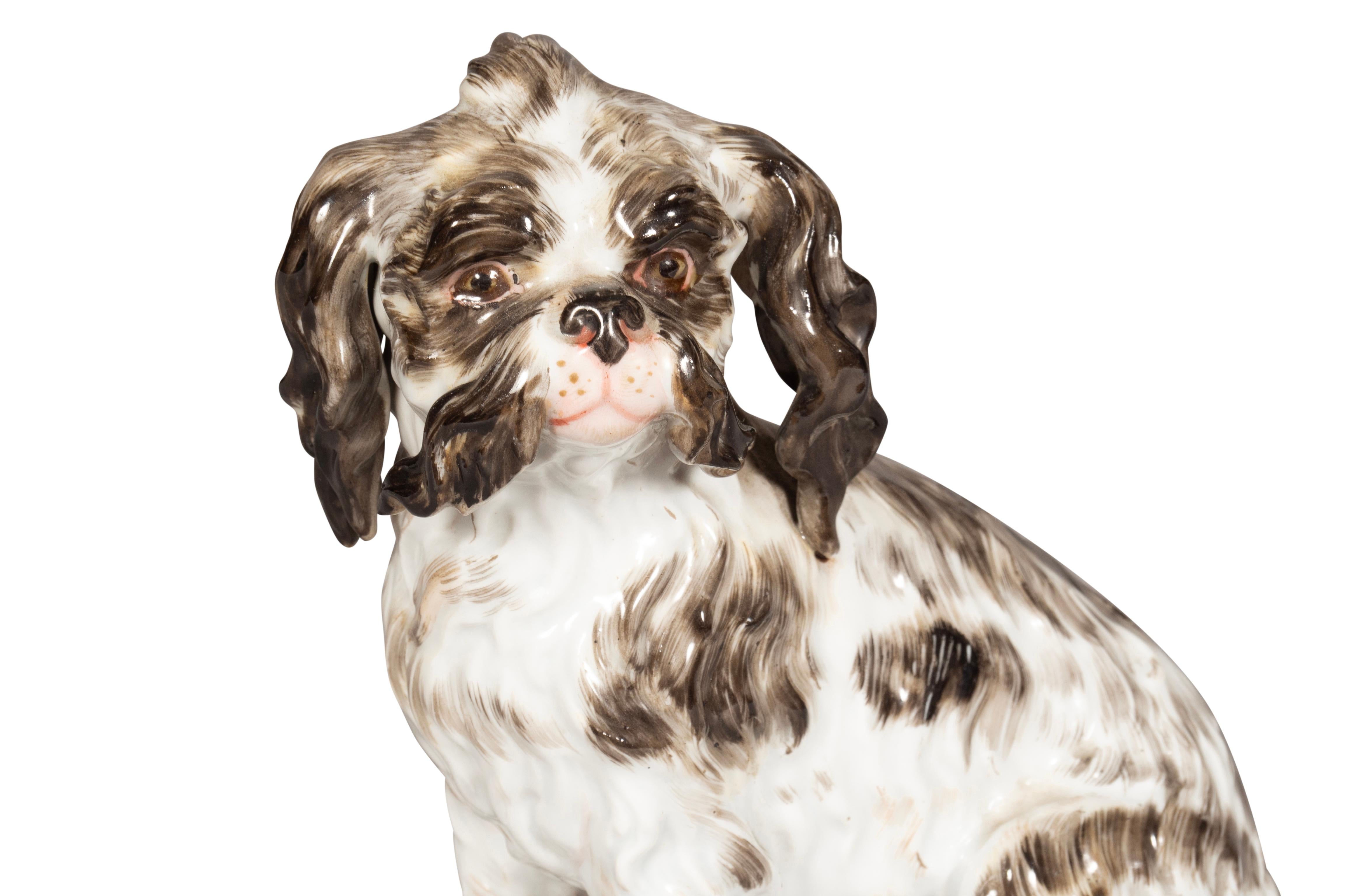 Pareja De Figuras De Porcelana Europea De Spaniels en venta 6
