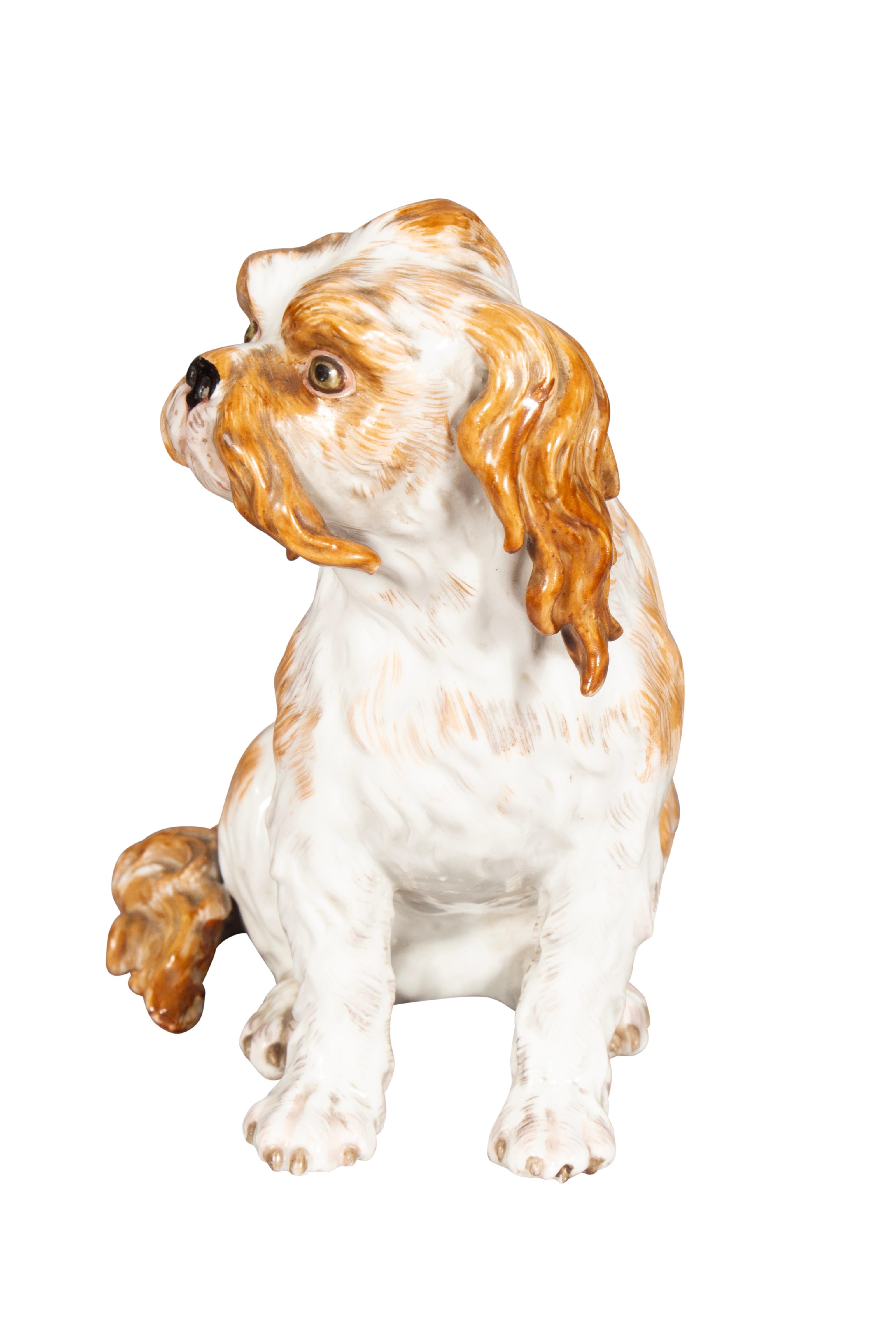 Pareja De Figuras De Porcelana Europea De Spaniels siglo XIX en venta