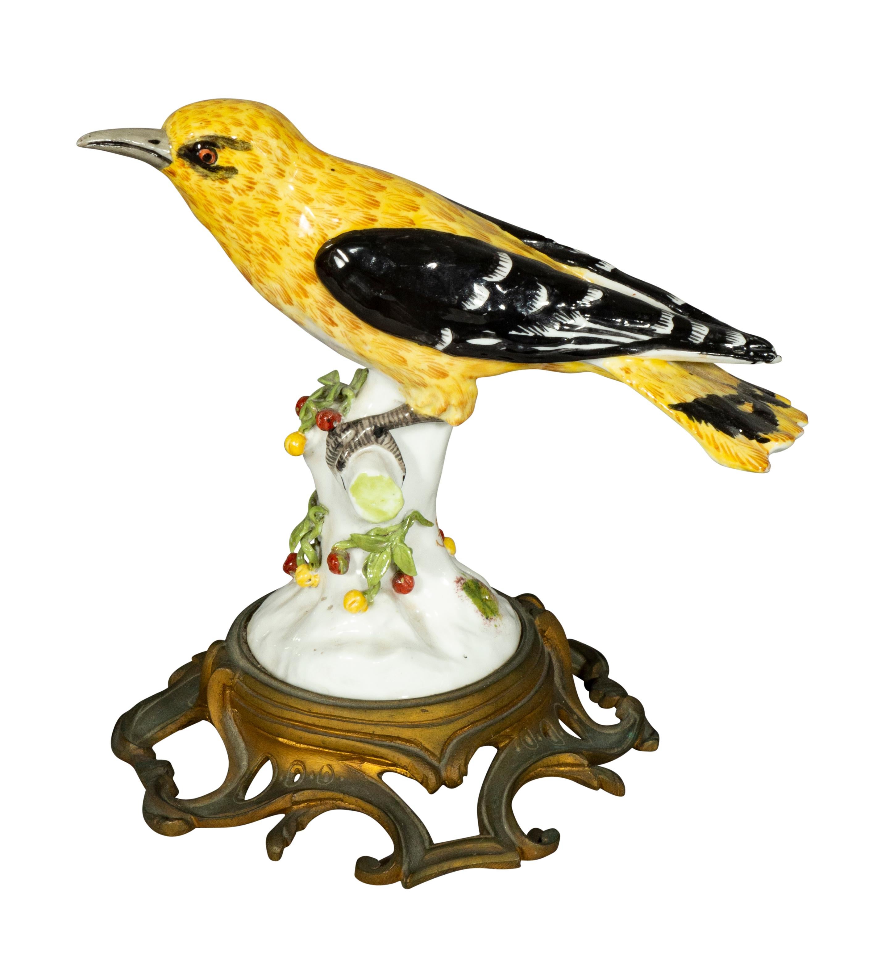 Paire de figurines d'oiseaux de soleil en porcelaine européenne en vente 7