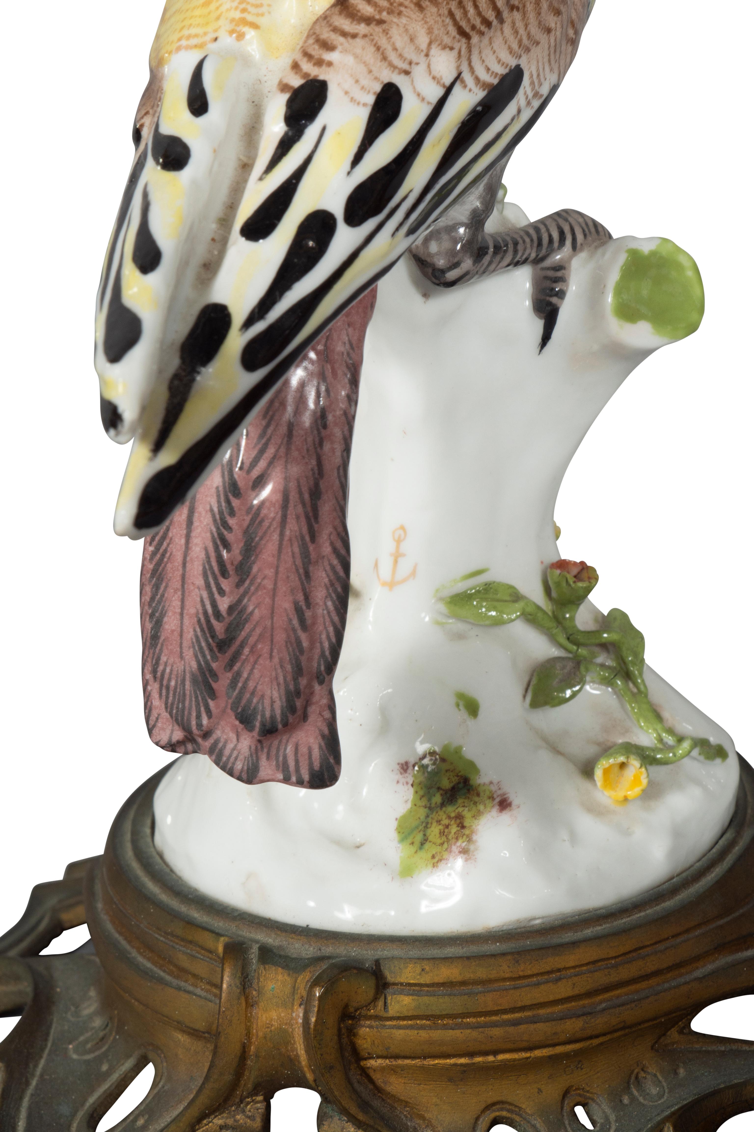 Paire de figurines d'oiseaux de soleil en porcelaine européenne en vente 2