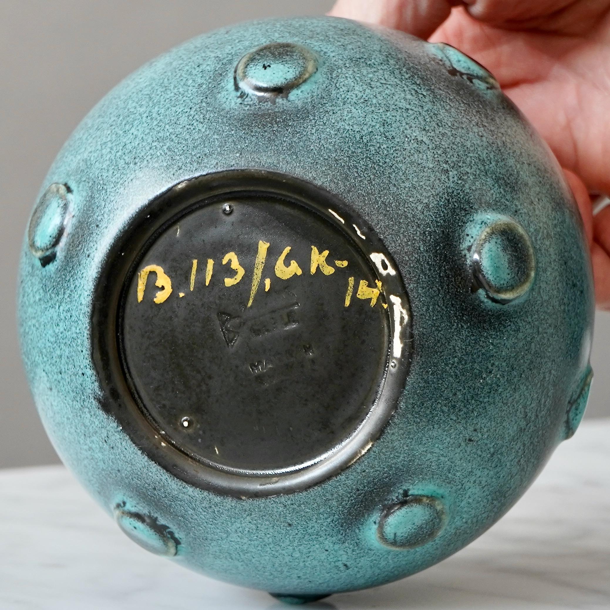 Paar runde grüne Eva Jancke Bjork-Keramikvasen aus Keramik. Bo Fajans, Schweden, 1940er-Jahre (20. Jahrhundert) im Angebot