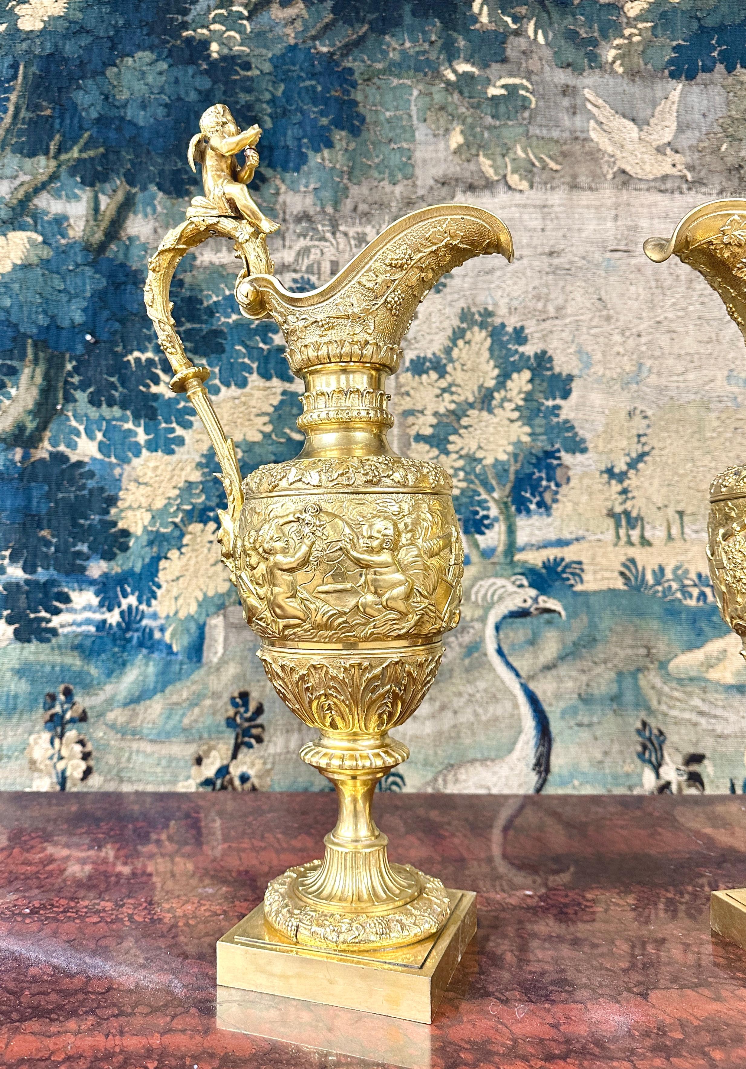 Paar Würfel aus vergoldeter Bronze mit Weinreben, Trauben, Napoleon III.-Periode im Angebot 5