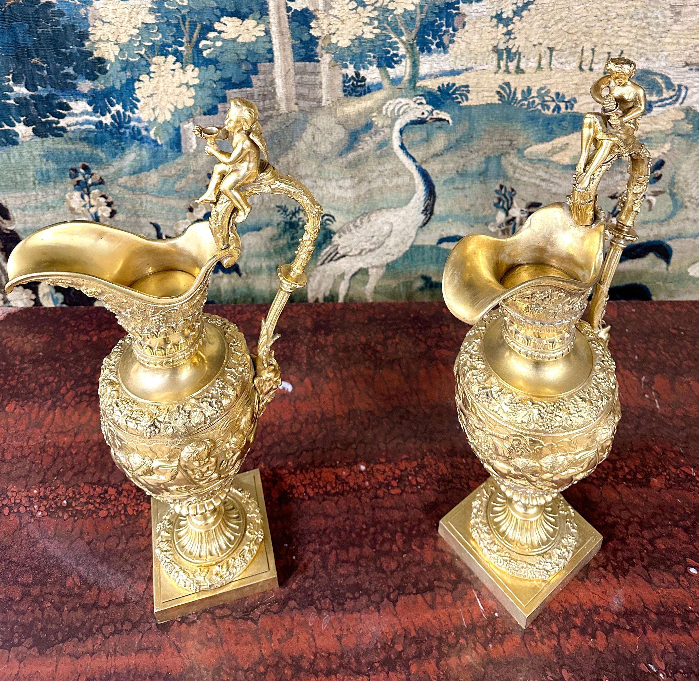 Pair of Ewers in Gilt Bronze with Bunches of Vines, Grapes, Napoleon III Period For Sale 2
