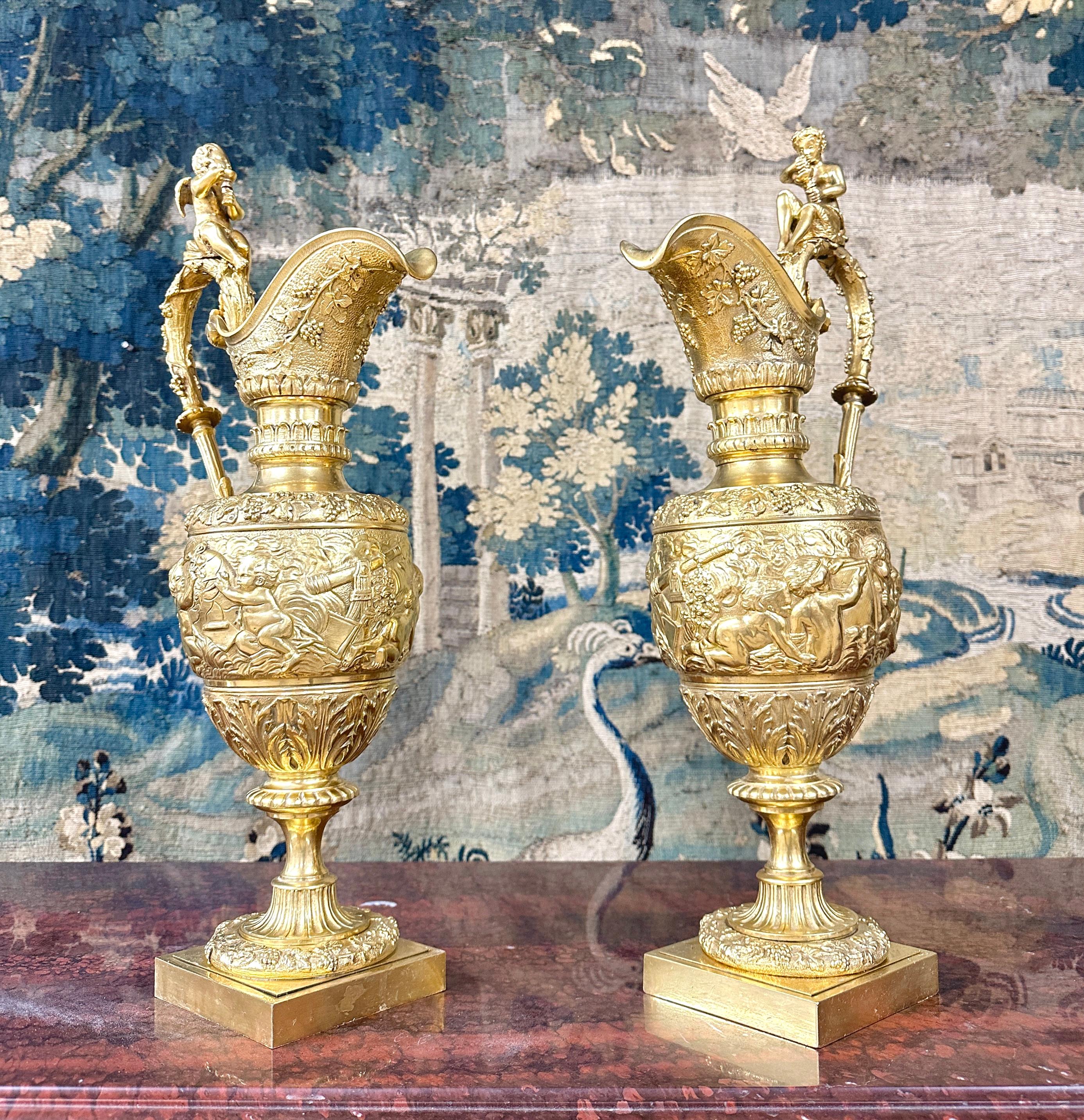 Pair of Ewers in Gilt Bronze with Bunches of Vines, Grapes, Napoleon III Period For Sale 4