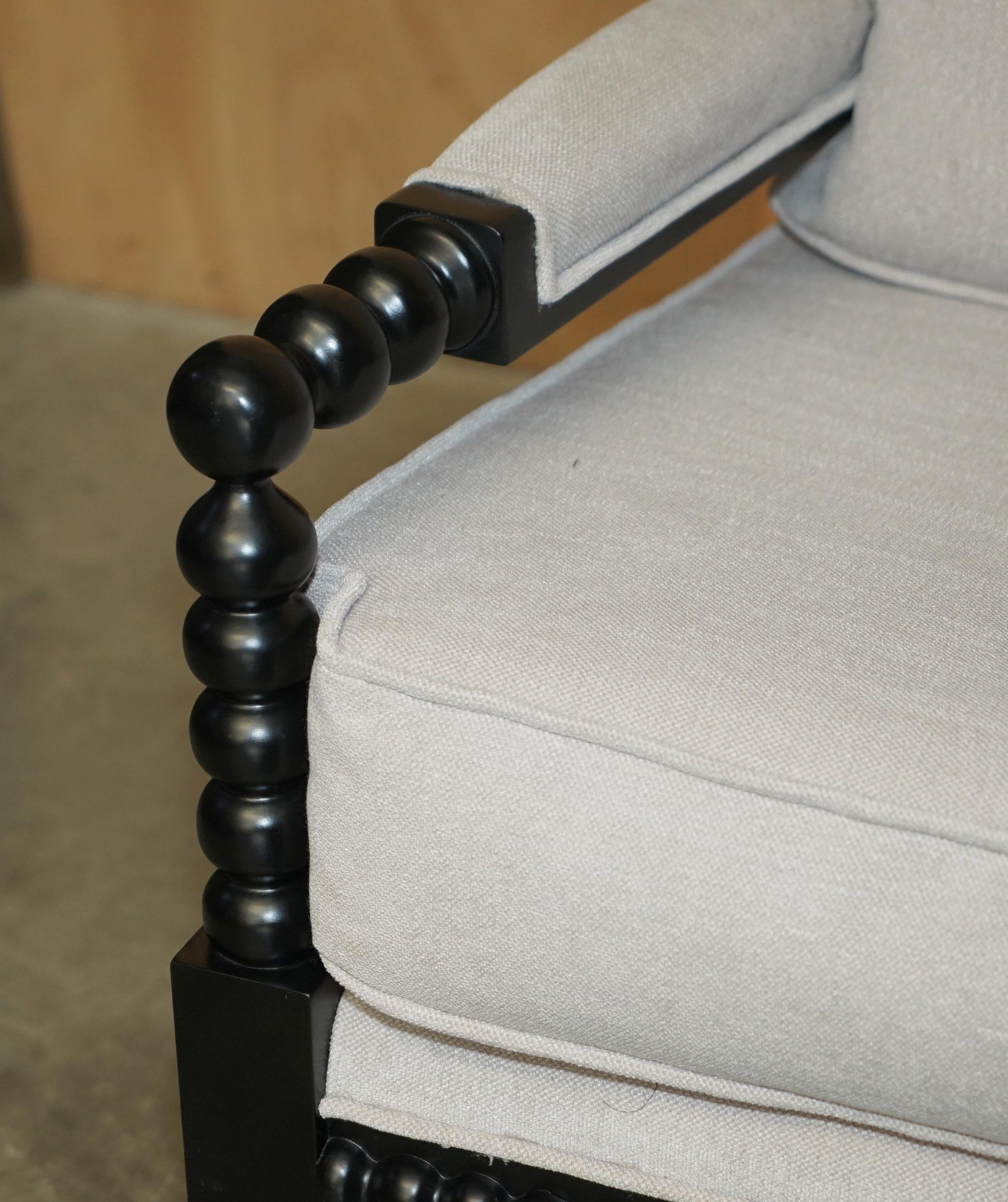 Pärchen von EX DISPLAY bequem geschnitzt BOBBIN FRAME VICTORIAN STYLE ARMCHAIRs (20. Jahrhundert) im Angebot