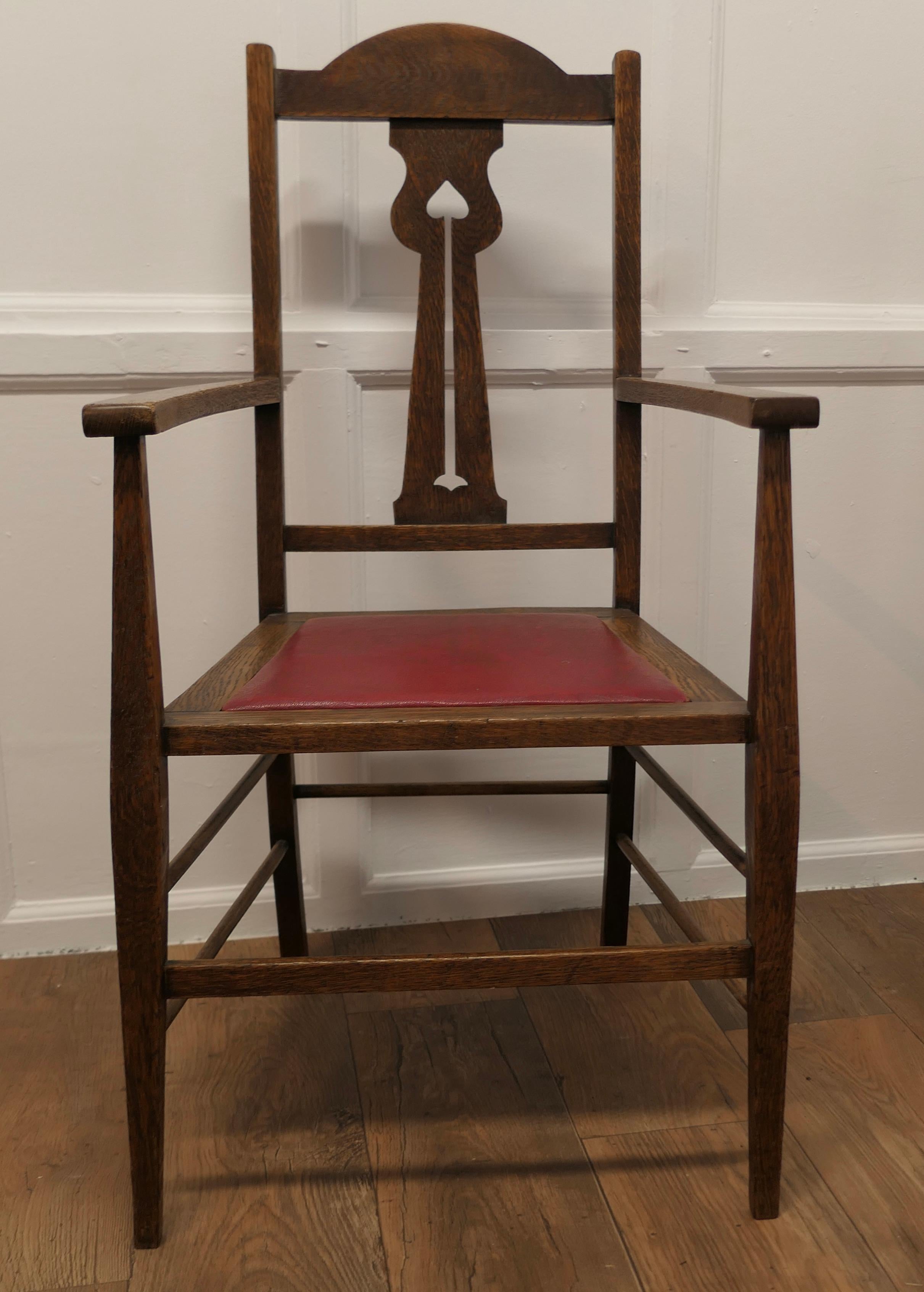 Paar hervorragende Qualität Arts and Crafts Eiche Carver Stühle  Ein gutes Paar   im Zustand „Gut“ in Chillerton, Isle of Wight