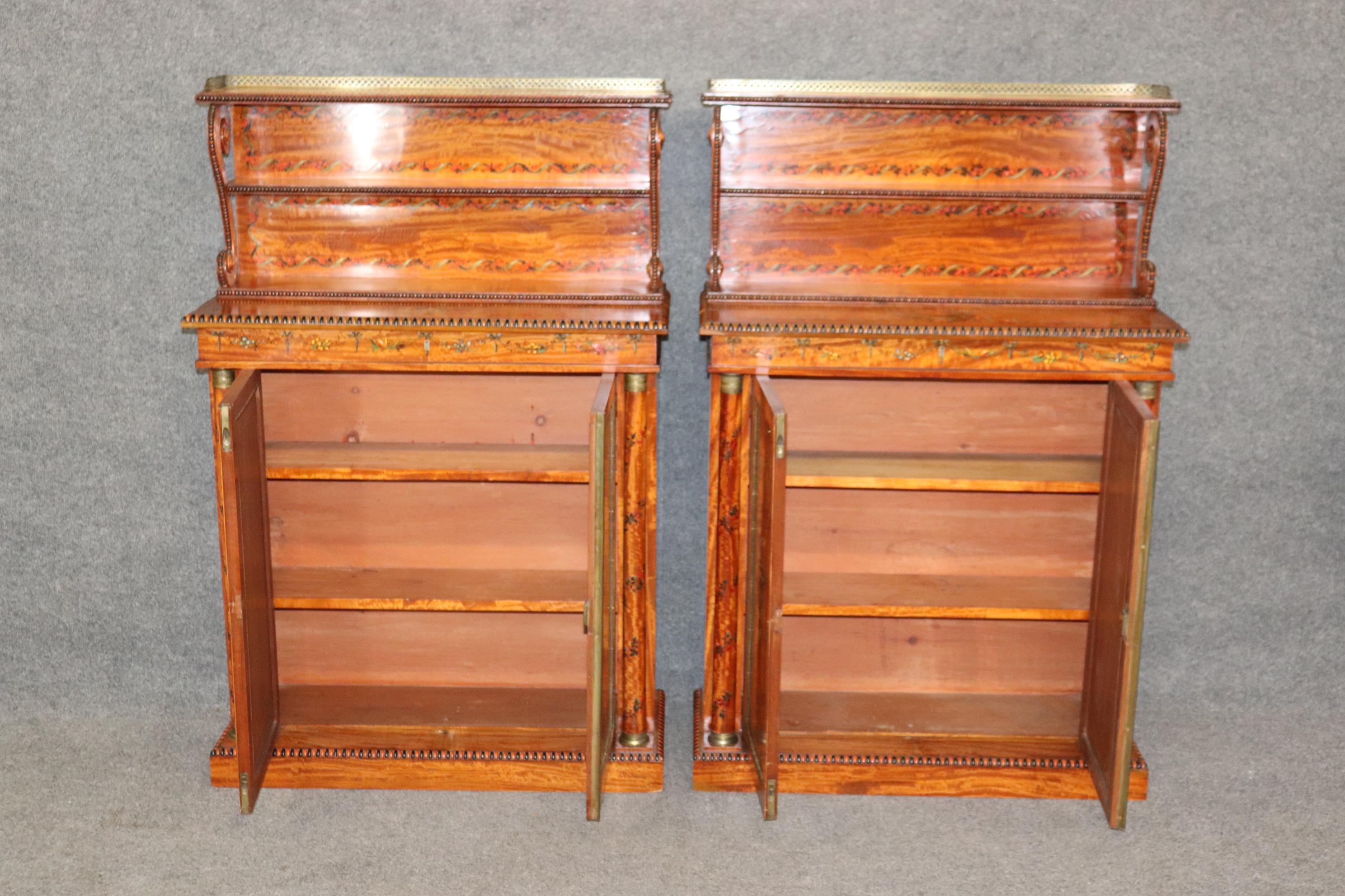 Ein Paar außergewöhnliche Adams Paint Decorated Satinwood English Side Cabinets  im Angebot 1