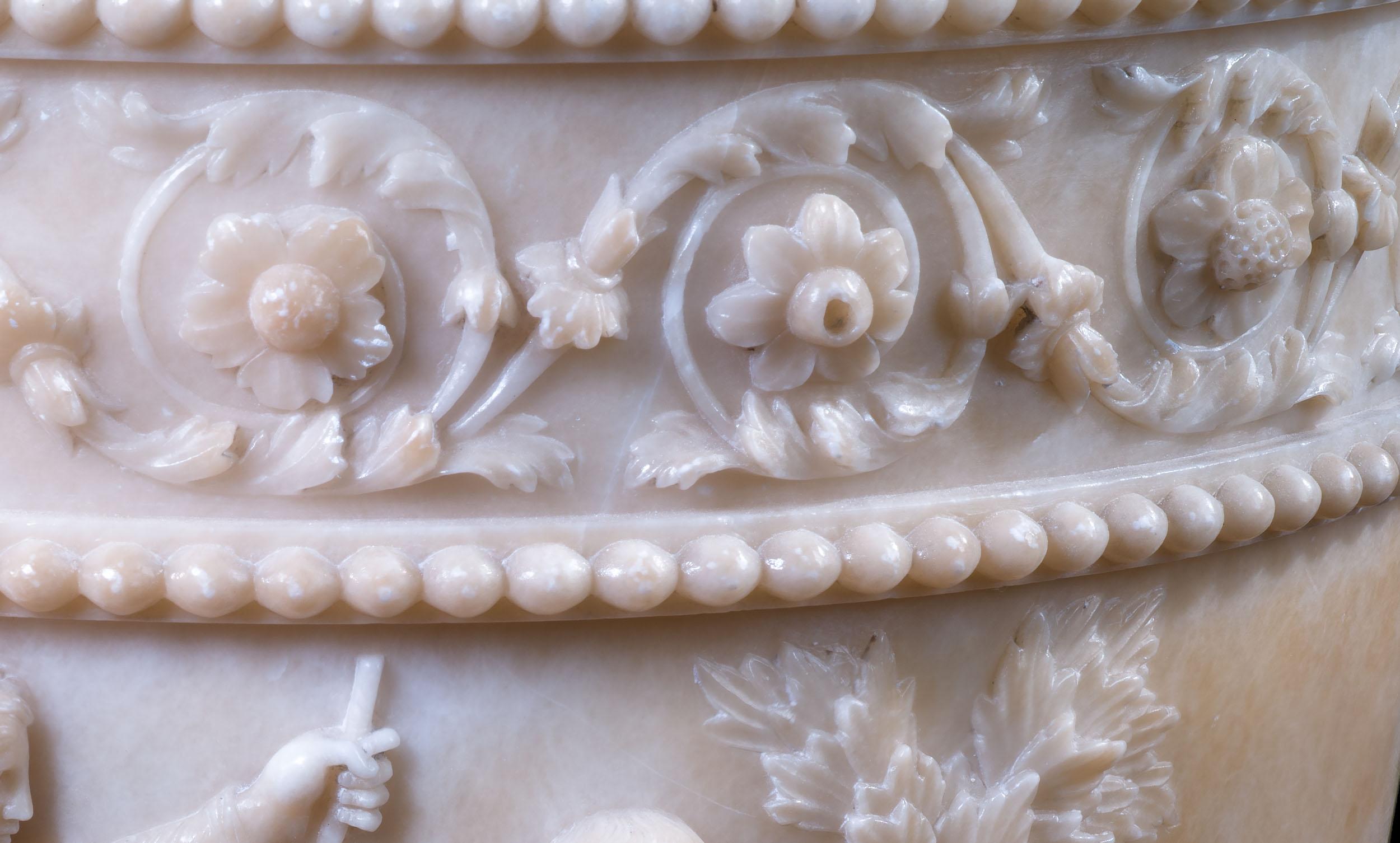 Albâtre Paire d'urnes exceptionnelles en albâtre Lorenzo Bartolini en vente