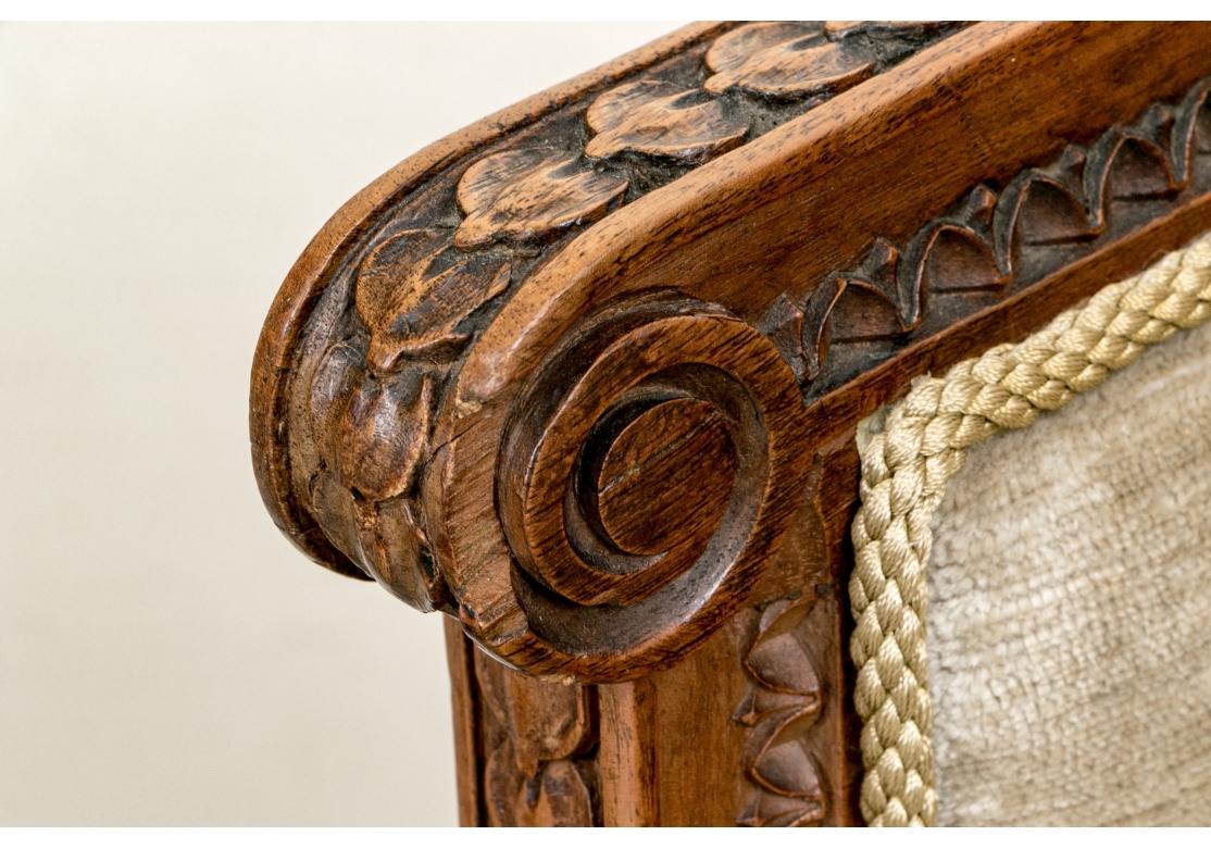 XIXe siècle Paire d'exceptionnelles chaises anciennes Louis XVI à dossier en aile sculpté en vente