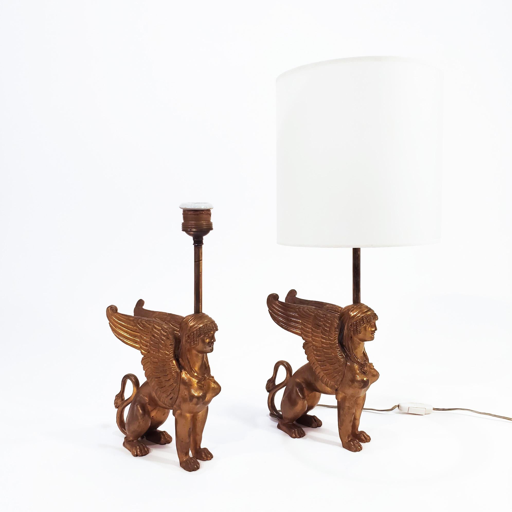 Molded Pair of exceptional Art Déco and Grand tour brass table lamps, France, 1920s For Sale