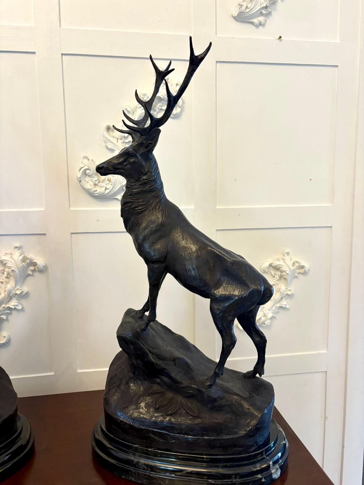 Français Paire d'exceptionnels cerfs des Highlands en bronze sur socle en marbre par Jules Moigniez en vente
