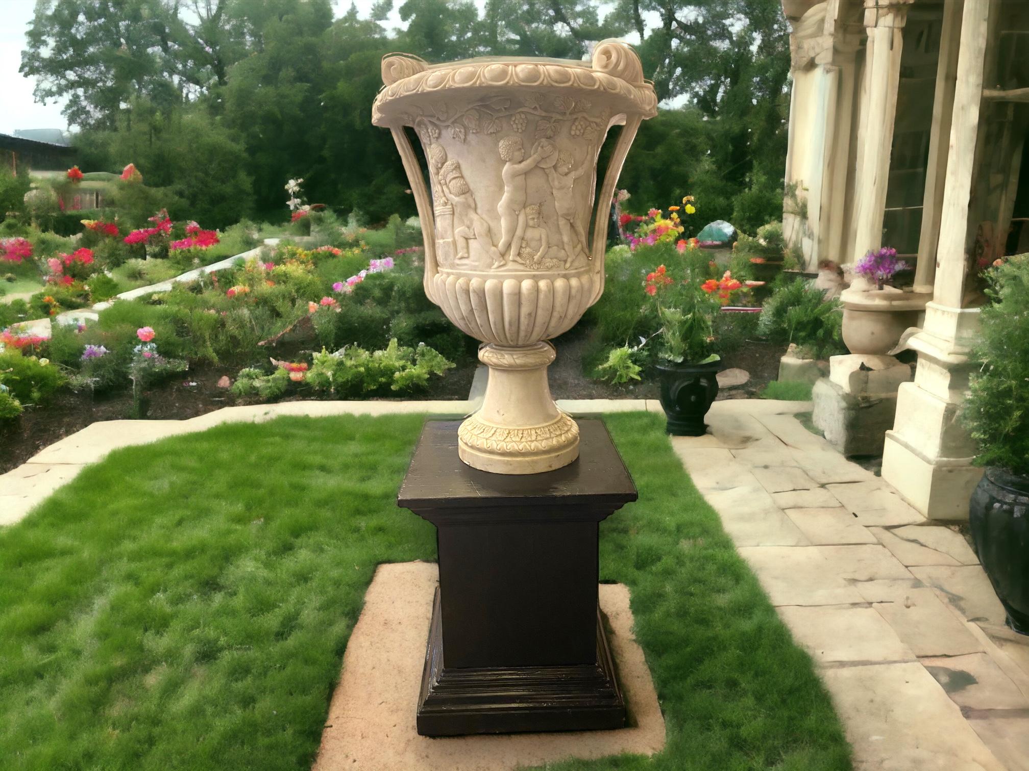 Paar außergewöhnliche Vasen aus weißem Carrara-Marmor Grand Tour  im Angebot 8