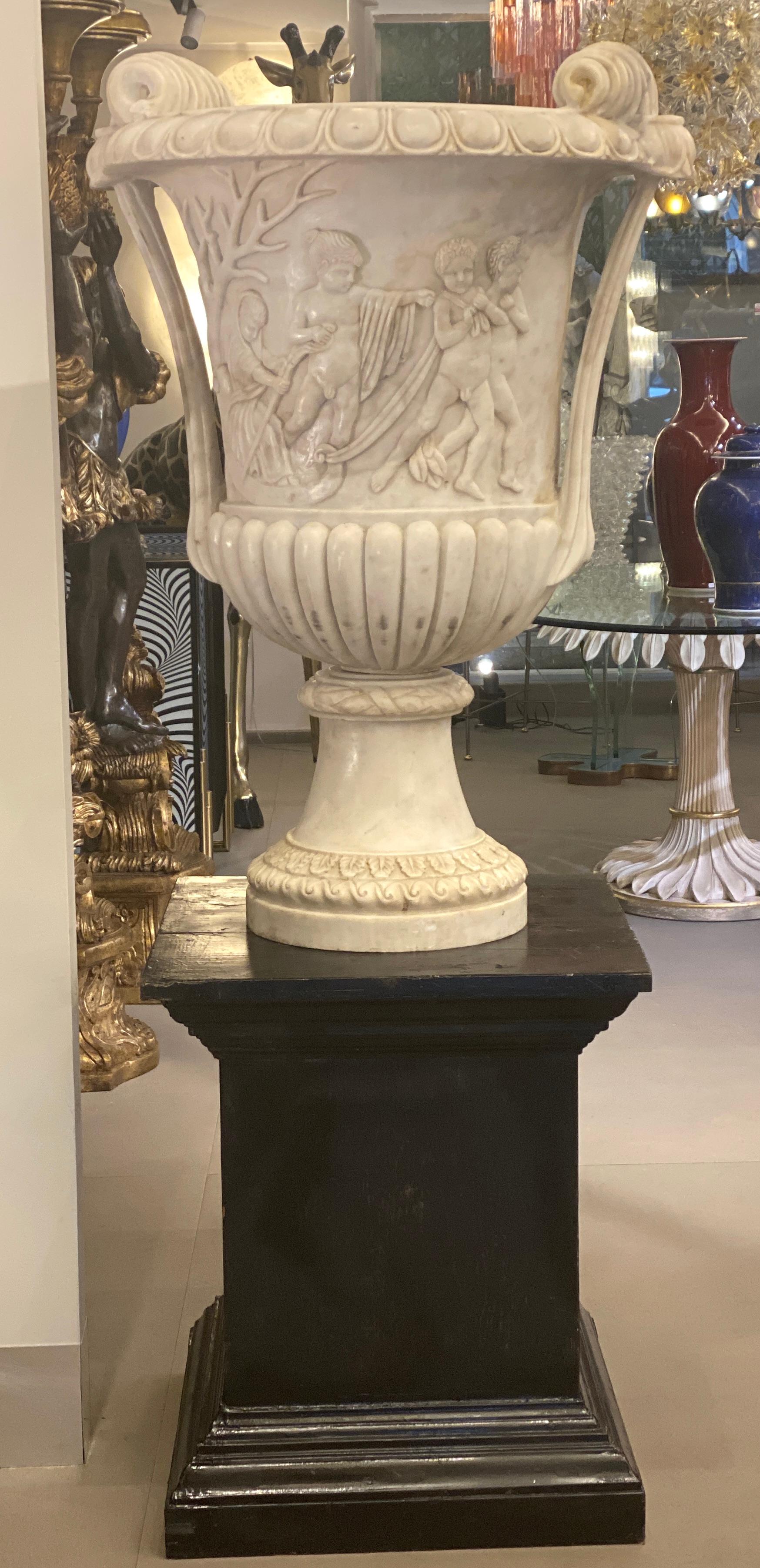 20th Century Pair of Exceptional Carrara White Marble Vases Grand Tour  For Sale