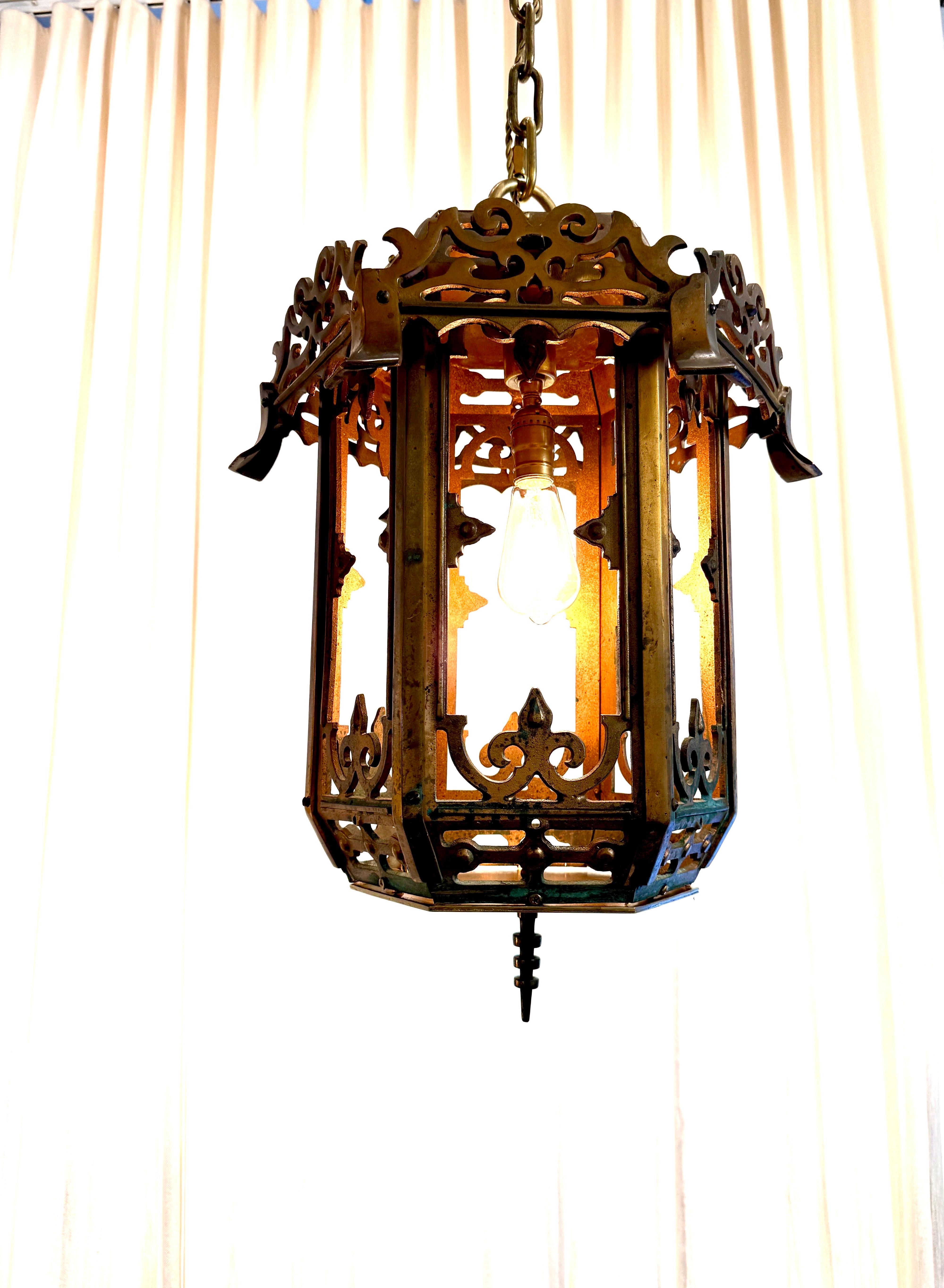 Pair of Exceptional Early 20th C. Pagoda Lanterns in Solid Bronze For Sale 6